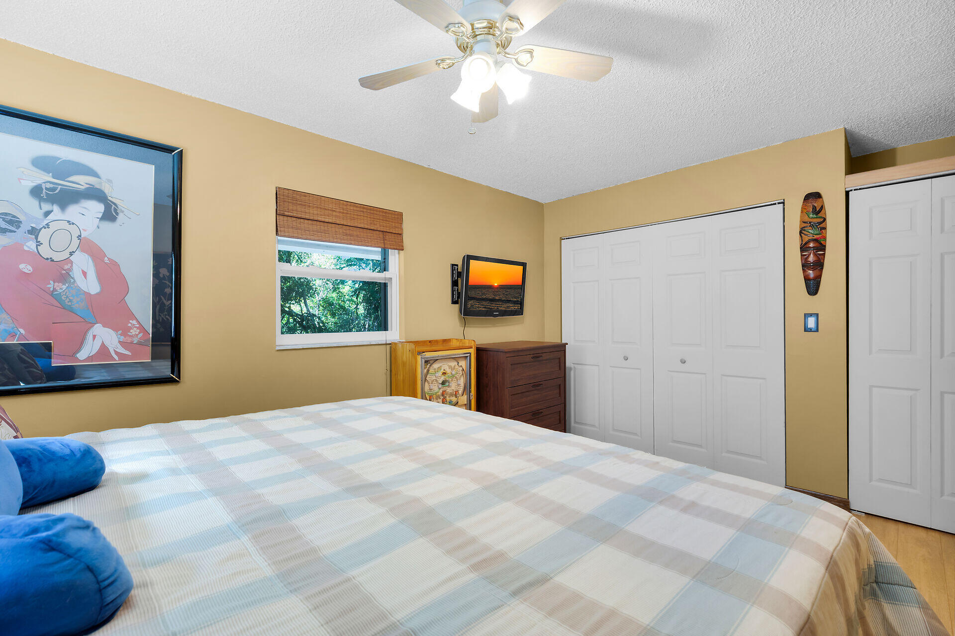 323 Bay View Avenue Property Photo 17