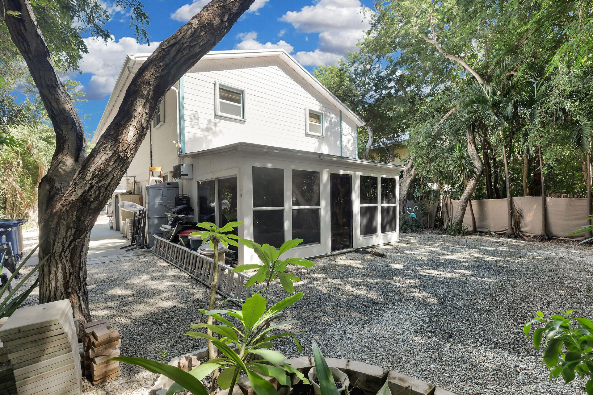 323 Bay View Avenue Property Photo 29
