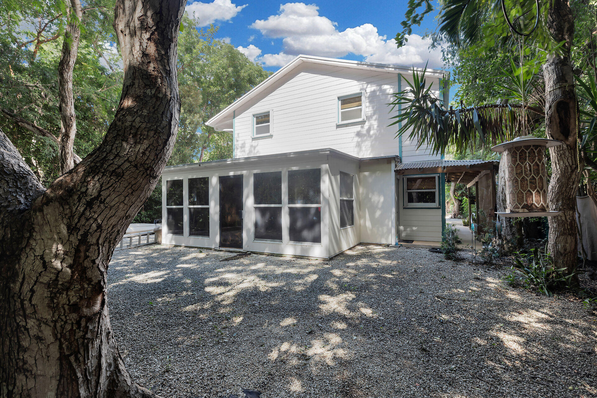 323 Bay View Avenue Property Photo 30