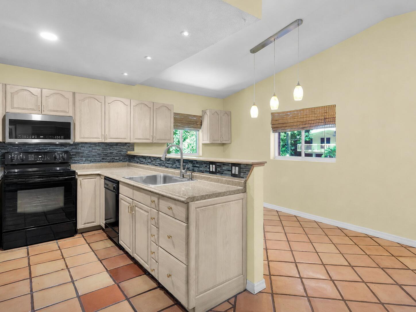 323 Bay View Avenue Property Photo 52