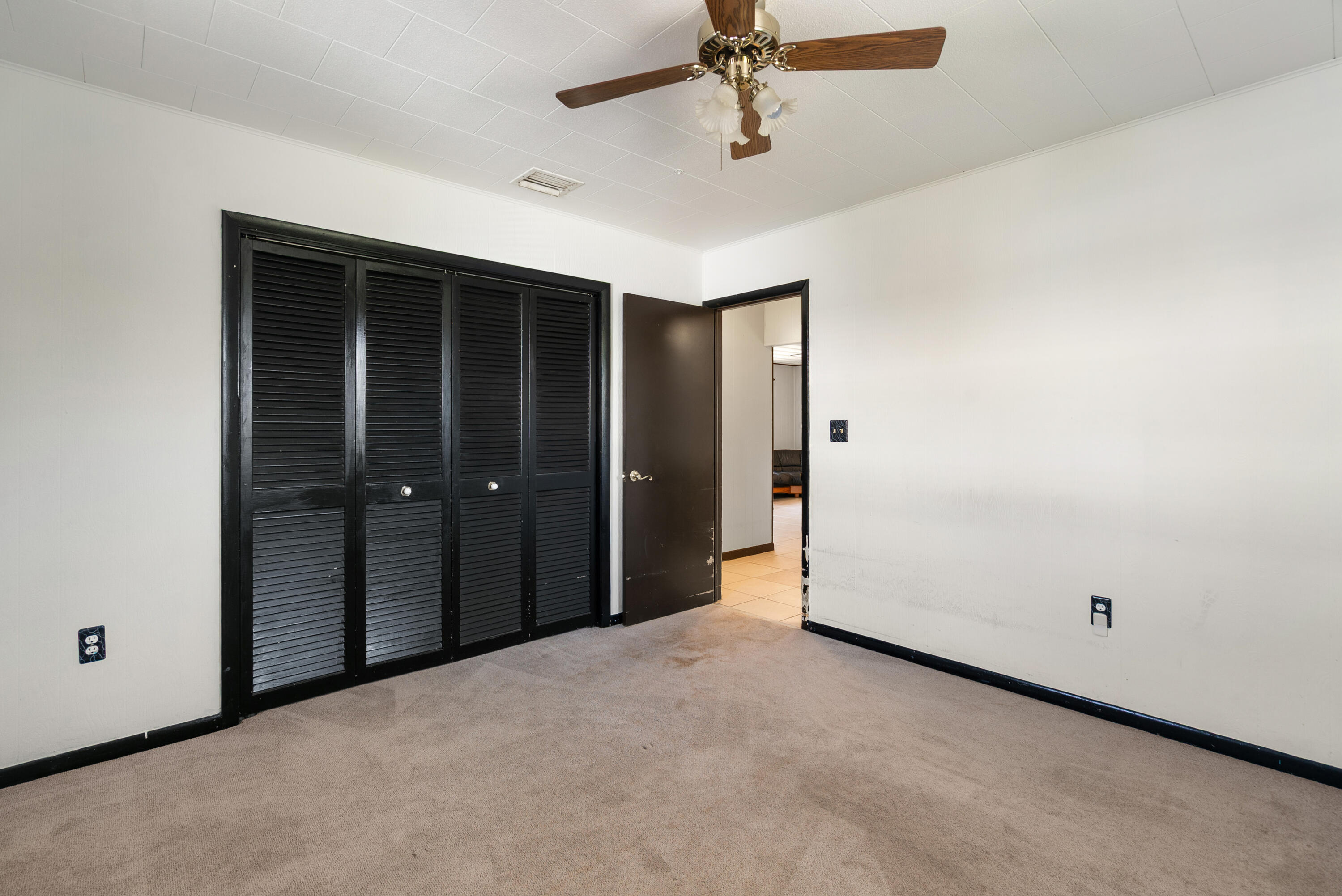 8 S Andros Road Property Photo 13
