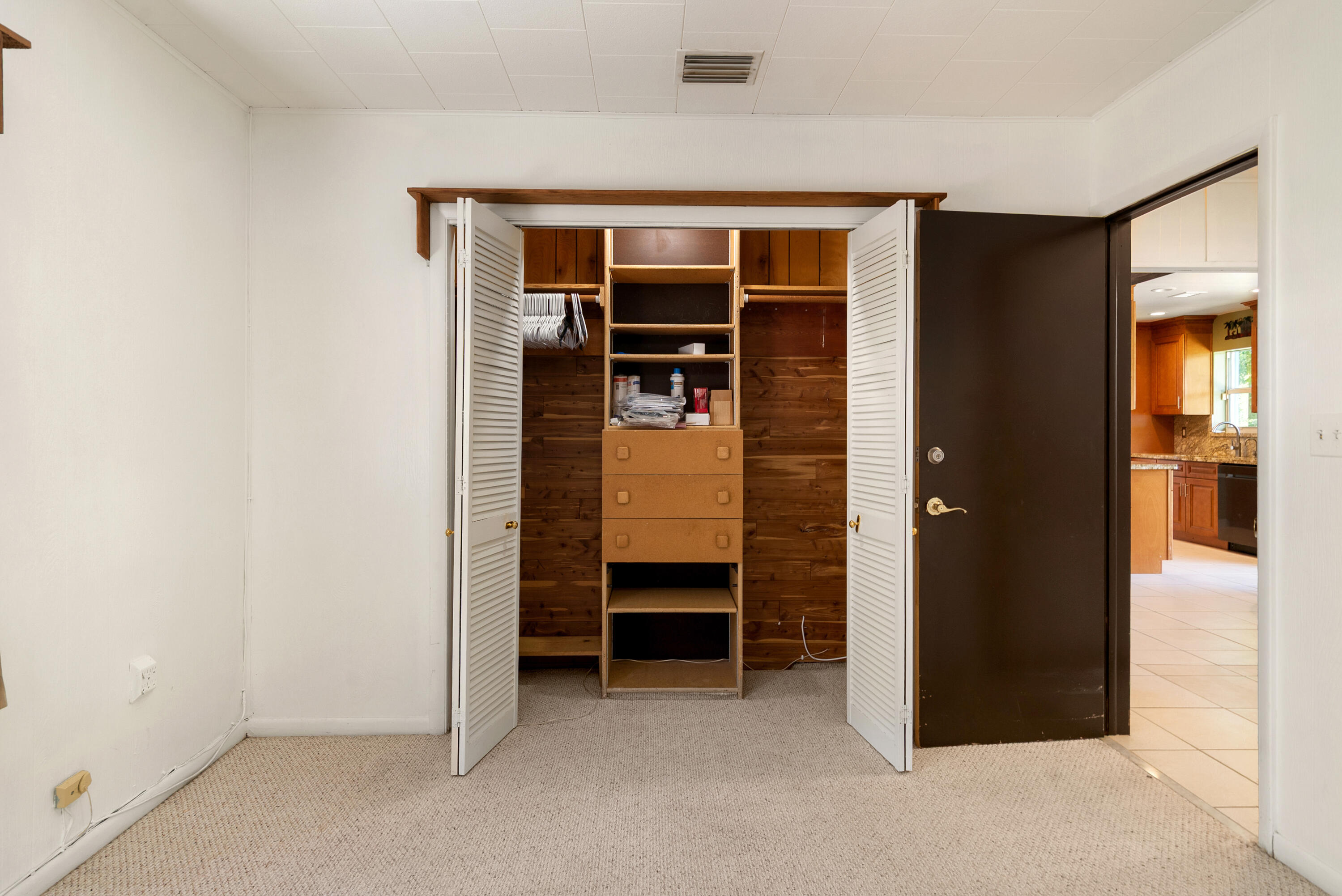 8 S Andros Road Property Photo 15