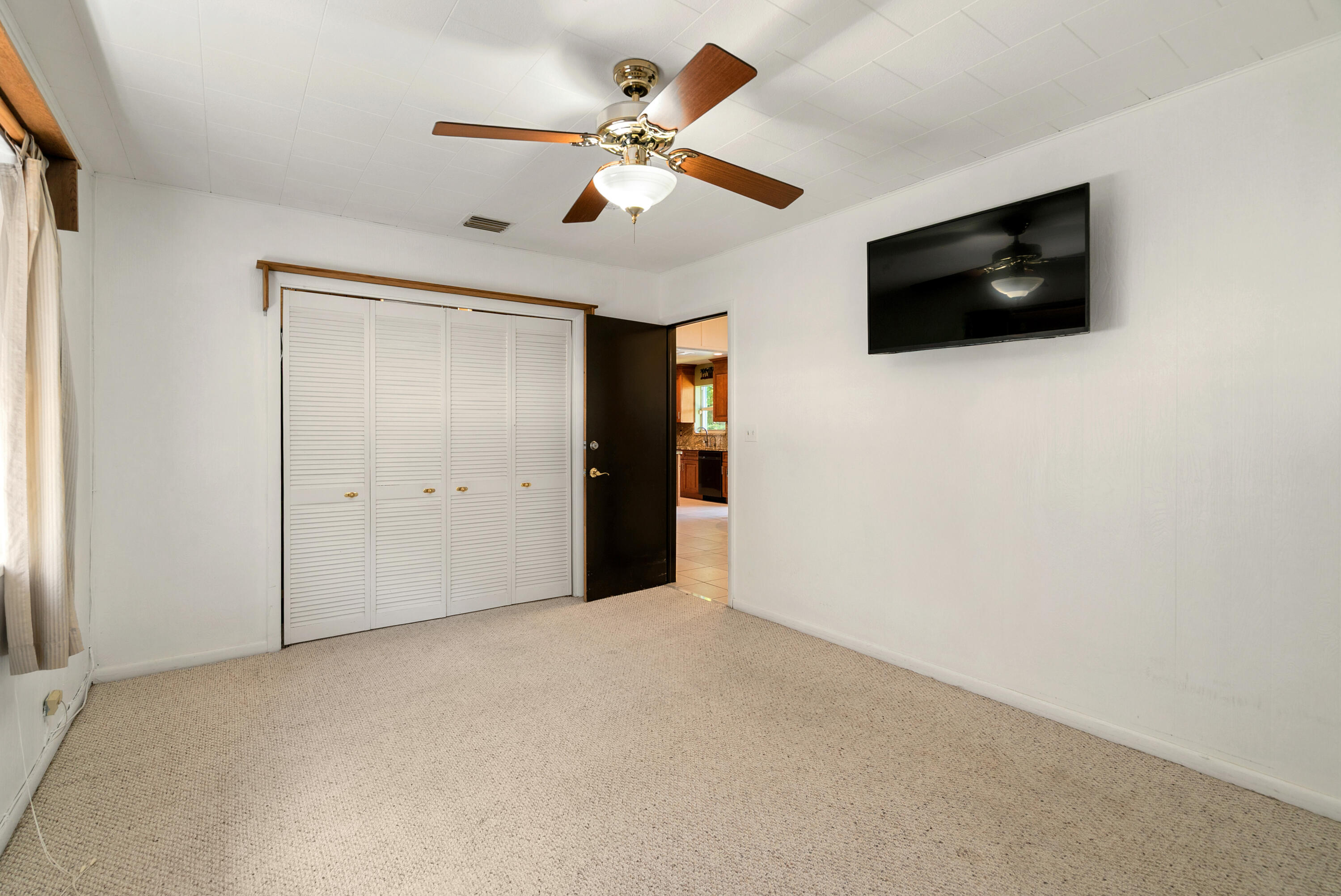 8 S Andros Road Property Photo 18