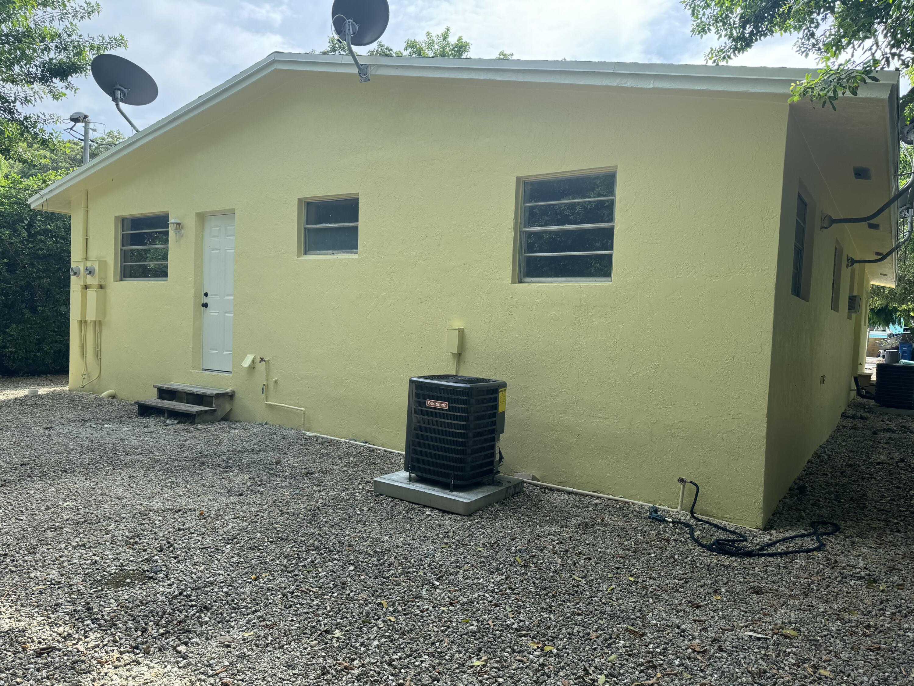 220 W Indies Road Property Photo 4