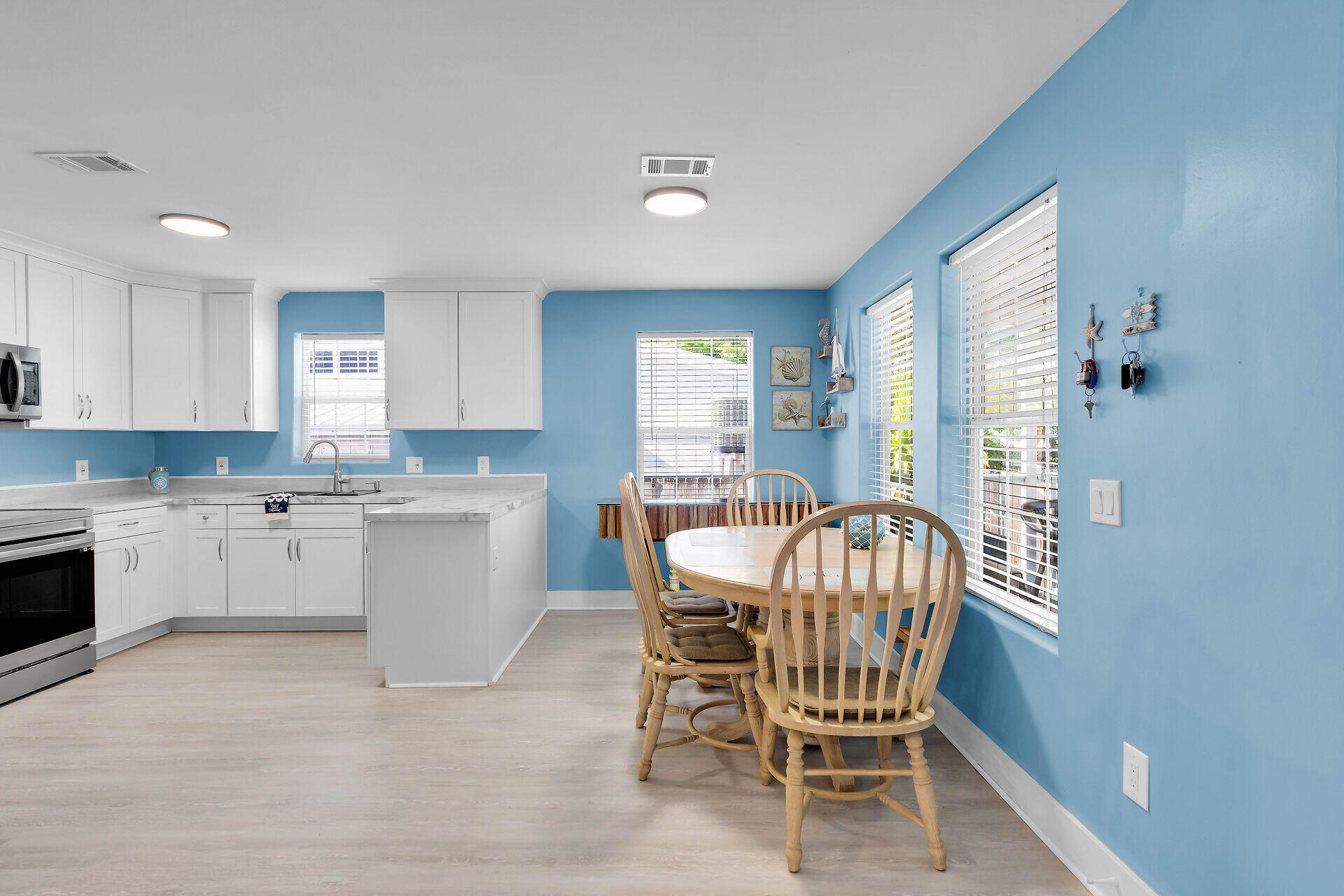 802 Madrid Road Property Photo 3