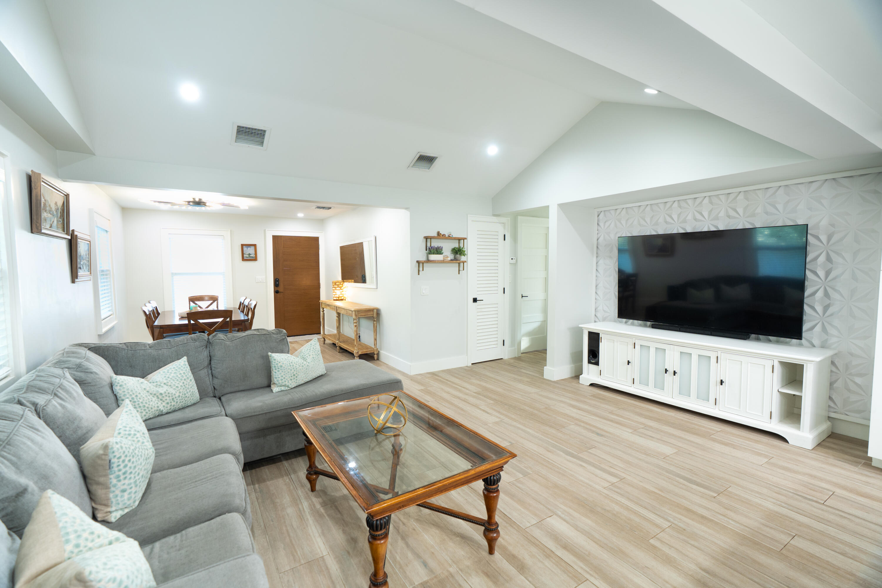 2116 Fogarty Avenue Property Photo 3