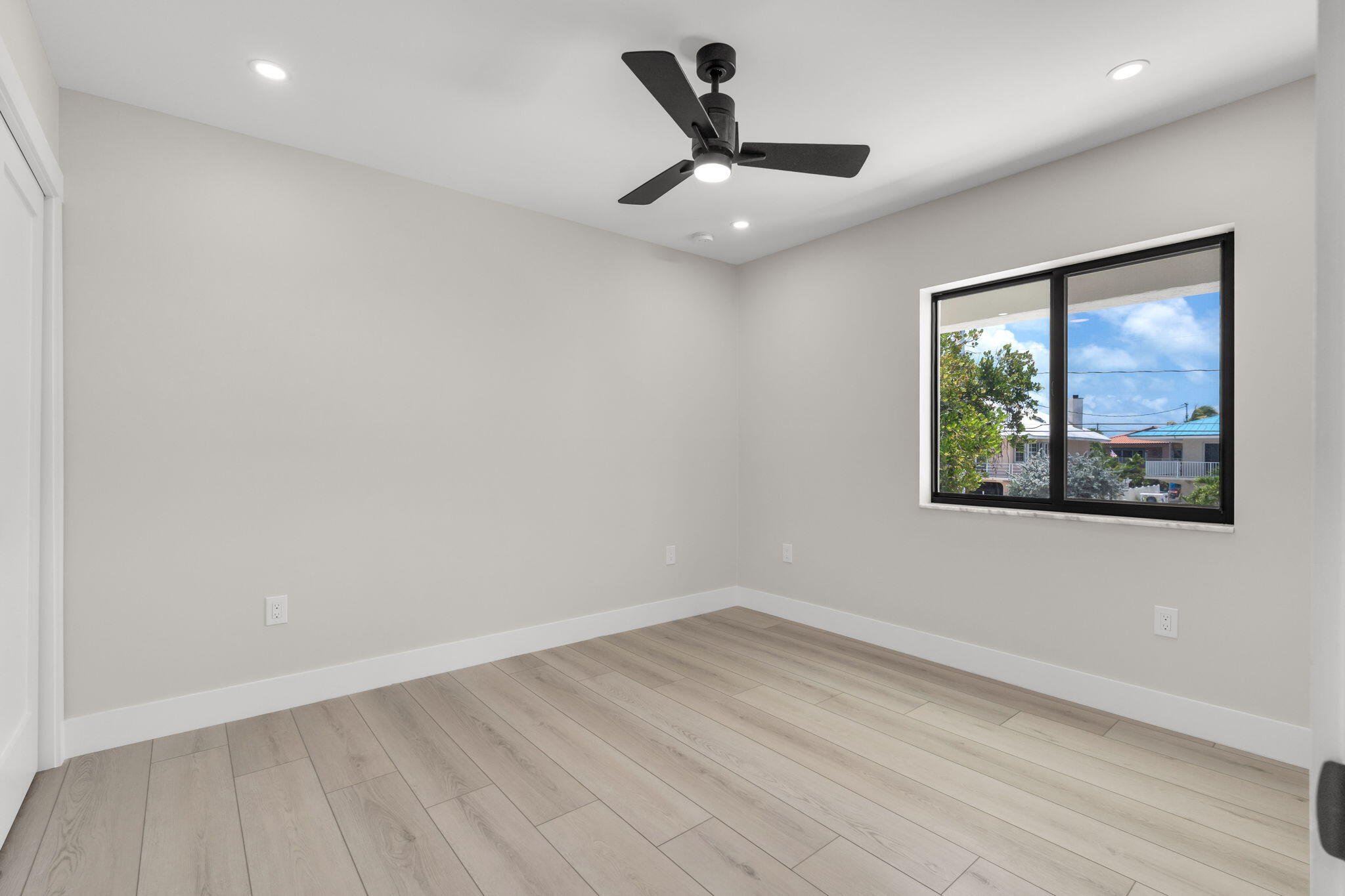 294 Saint Thomas Avenue Property Photo 32