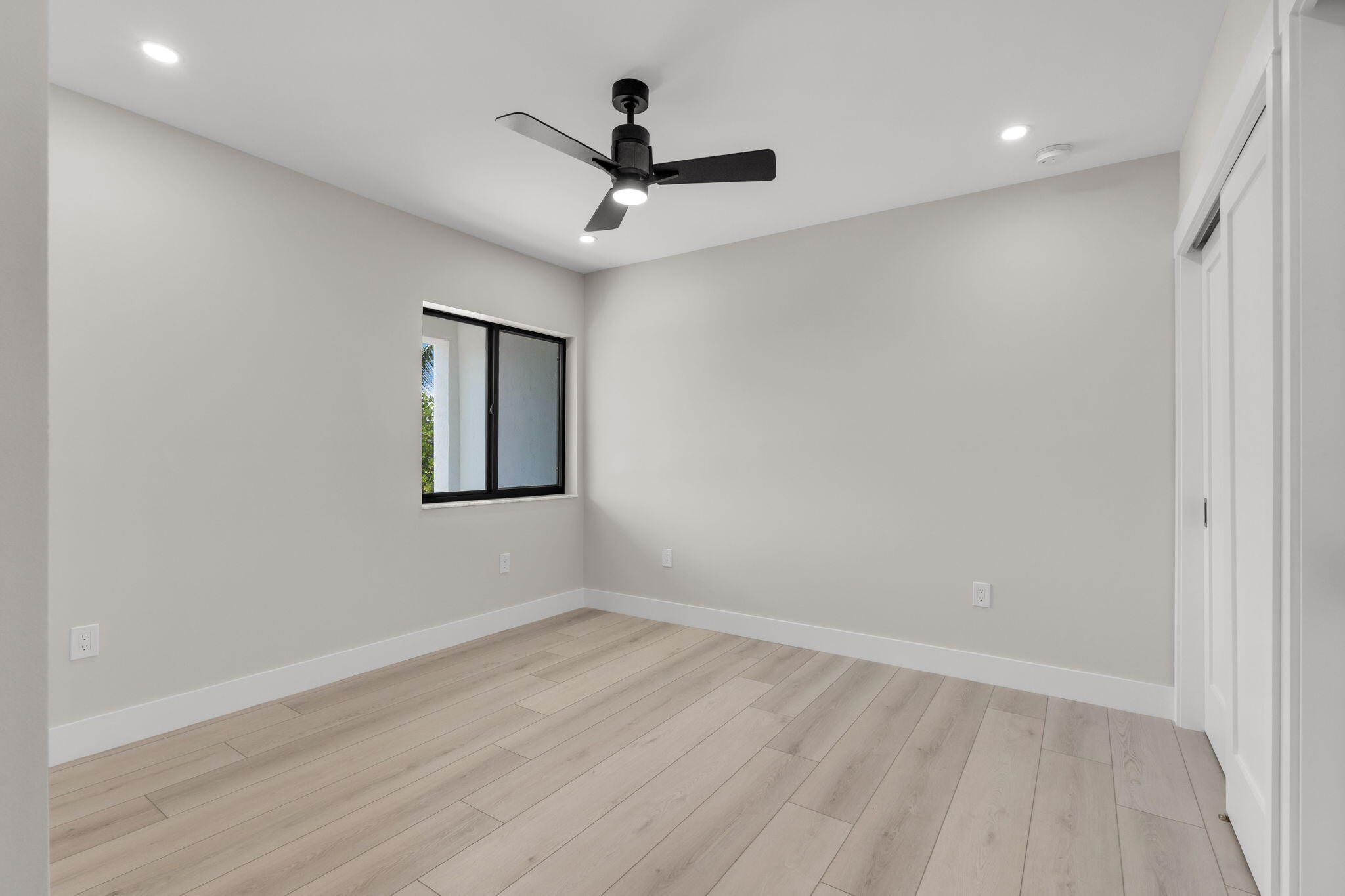 294 Saint Thomas Avenue Property Photo 34