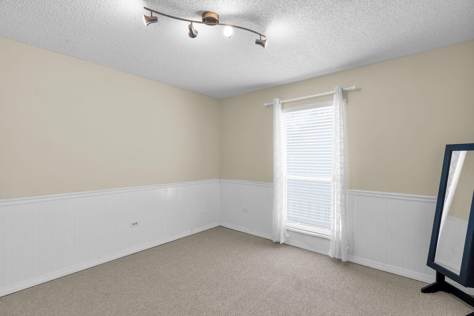 304 2nd Ter Property Photo 37