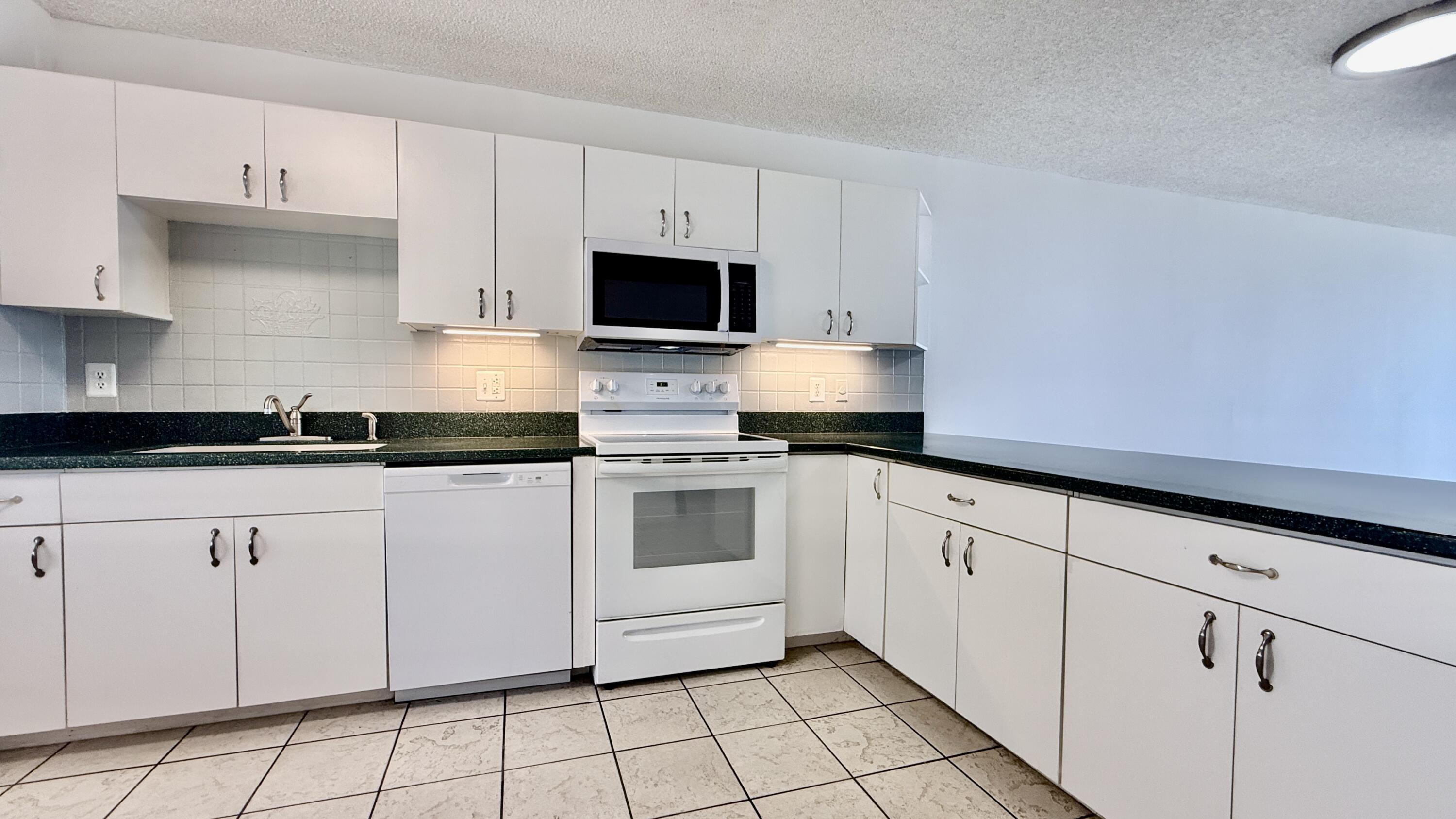 1901 S Roosevelt Boulevard 401s Property Photo 14