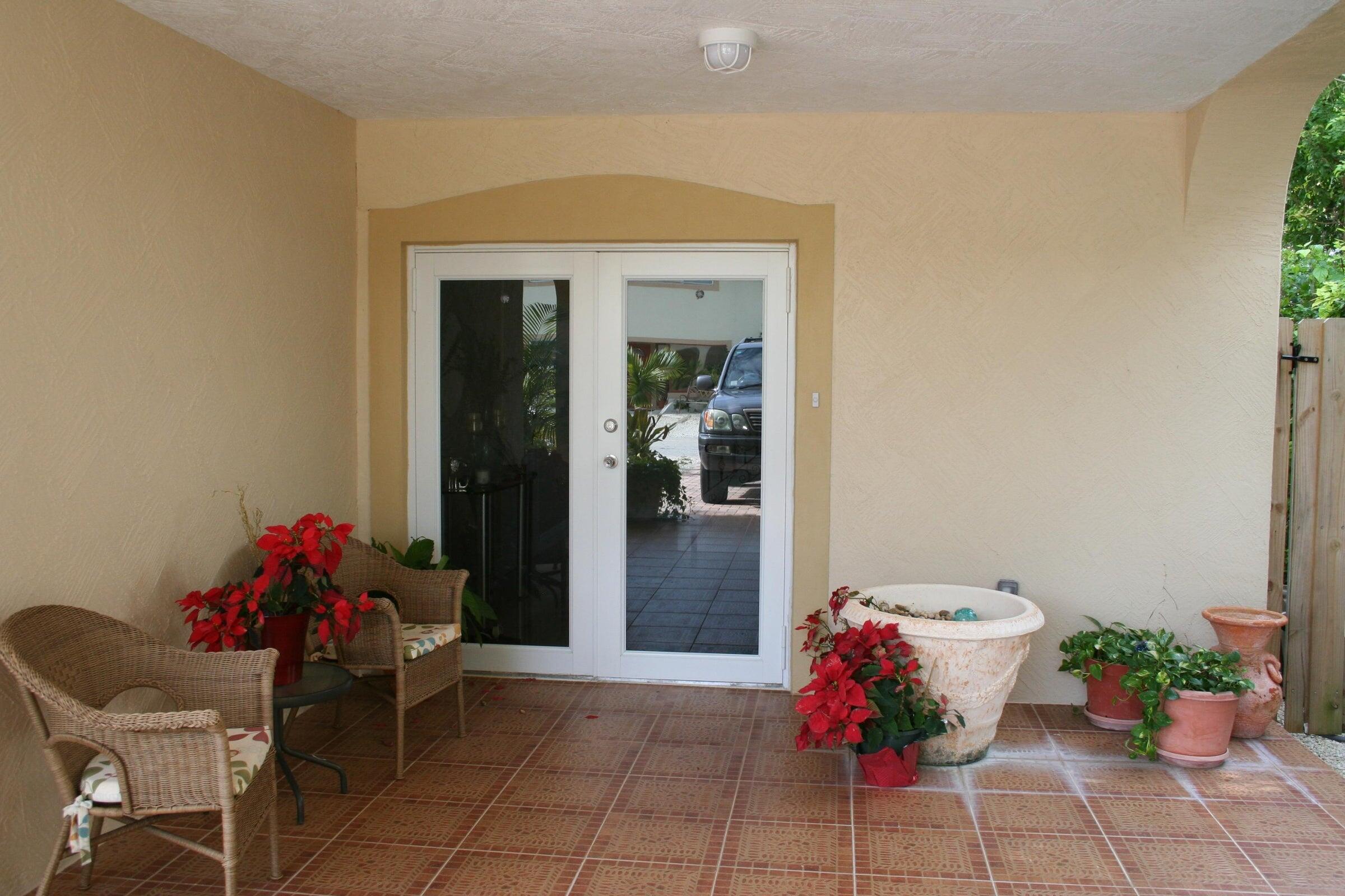 917 Red Bird Road Property Photo 4