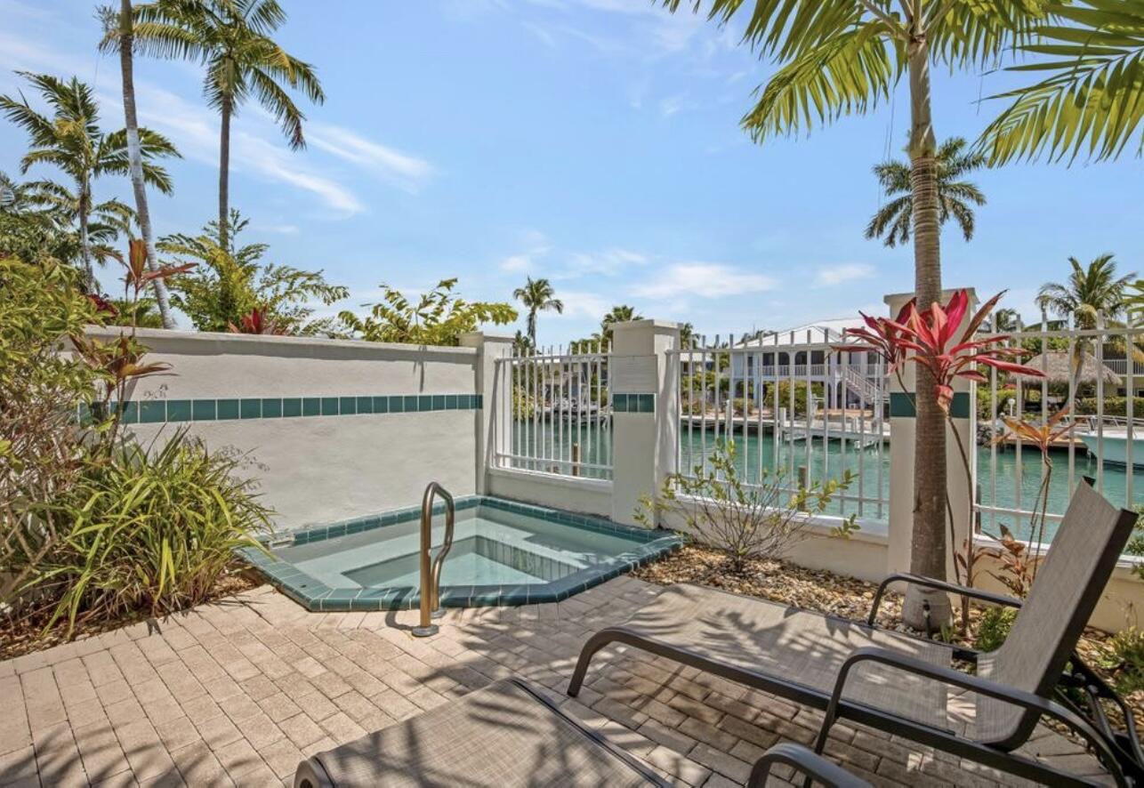 7024 Harbor Village Drive Property Photo 3
