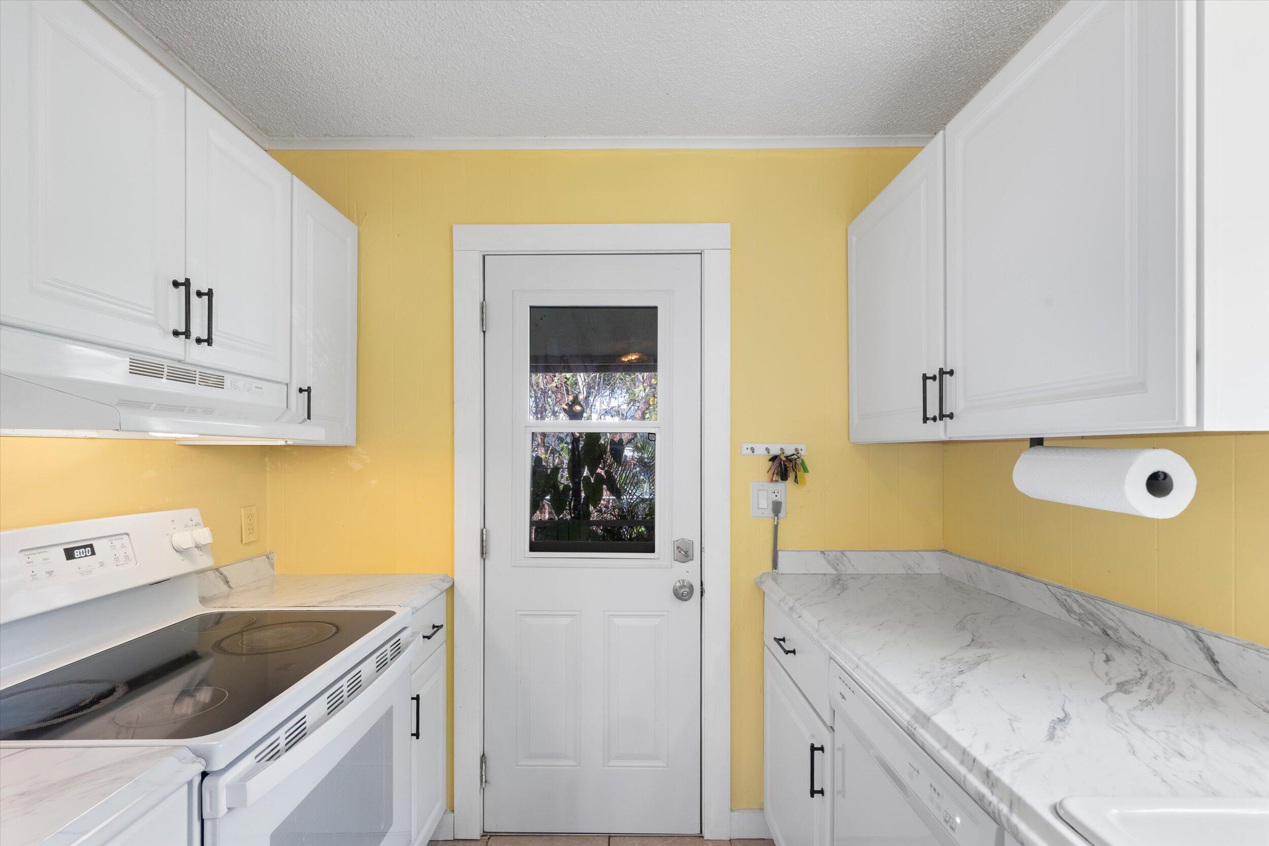 29284 Coconut Palm Drive Property Photo 6