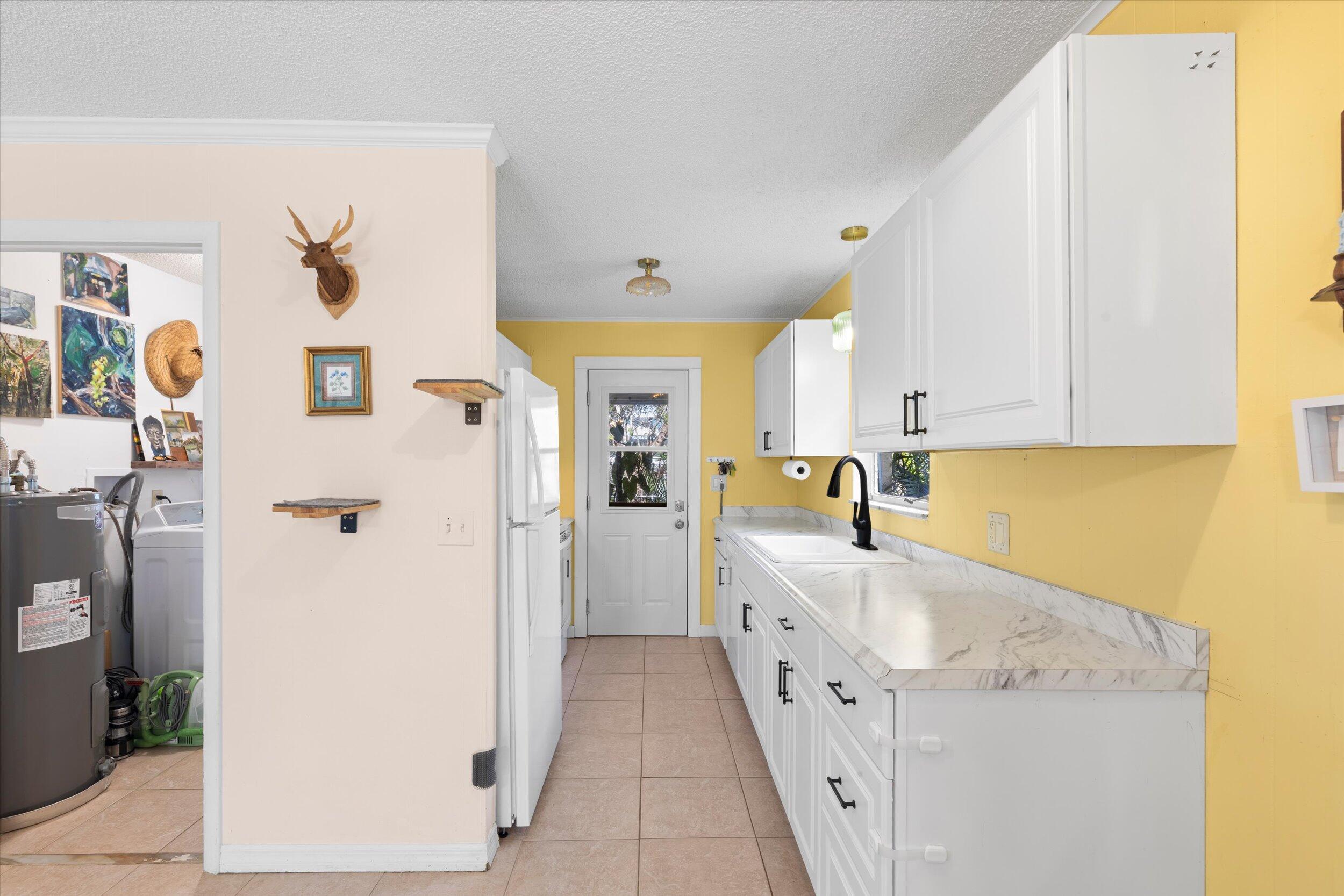 29284 Coconut Palm Drive Property Photo 7