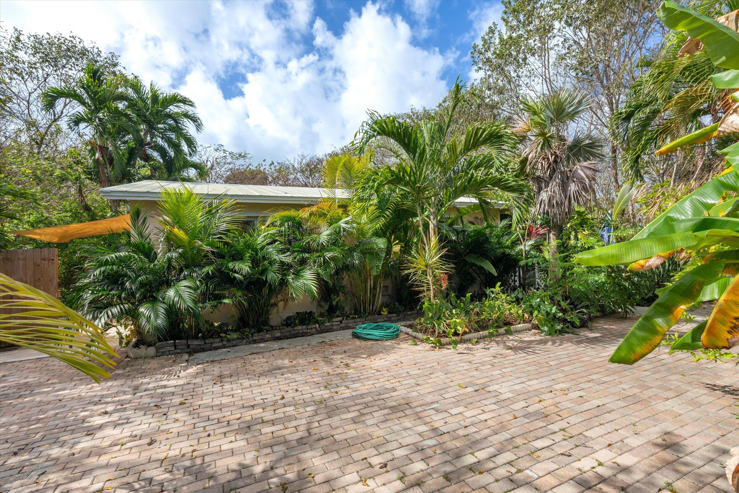 29284 Coconut Palm Drive Property Photo 17