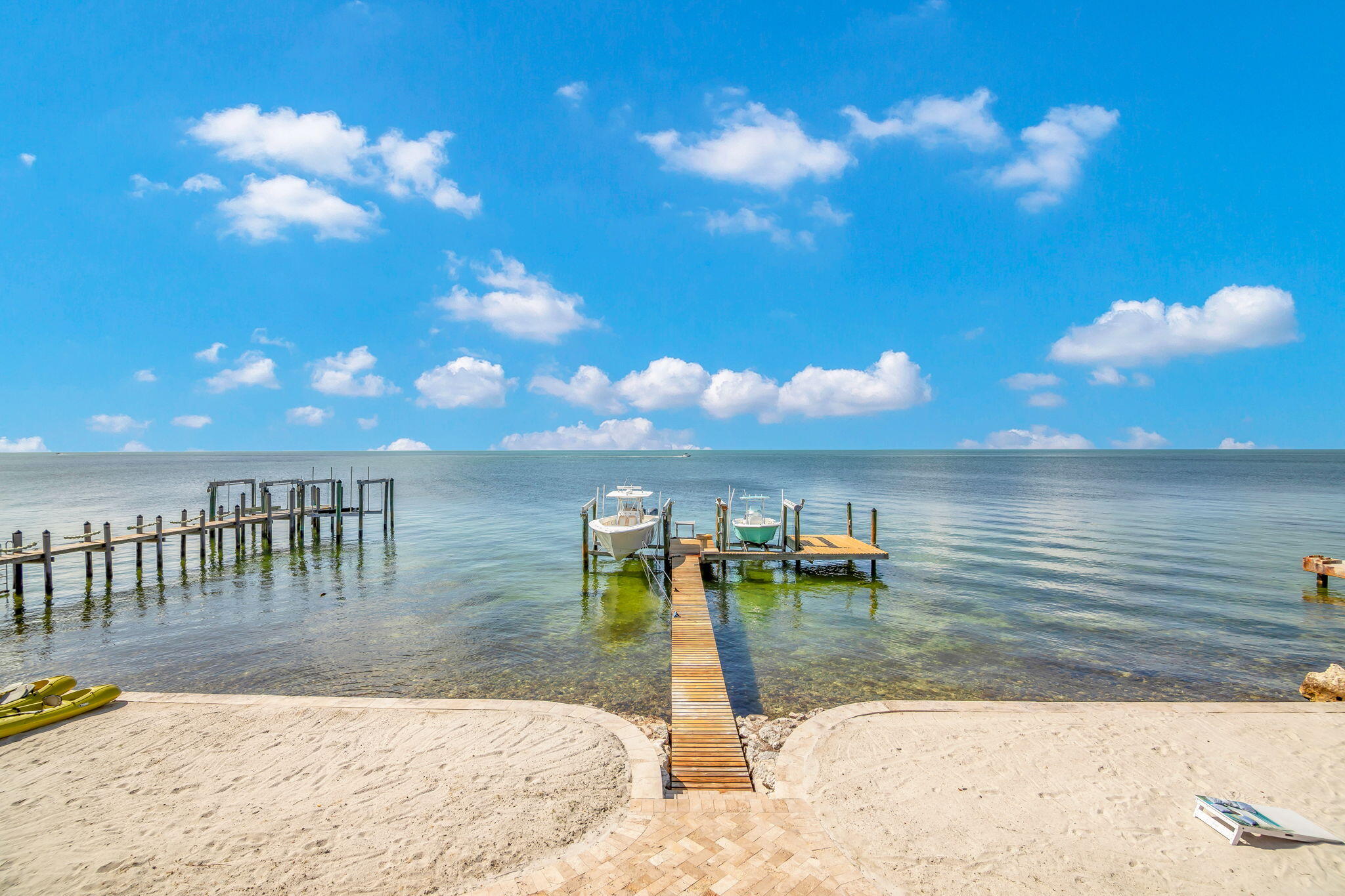 8070 Gulfstream Boulevard Property Photo 2