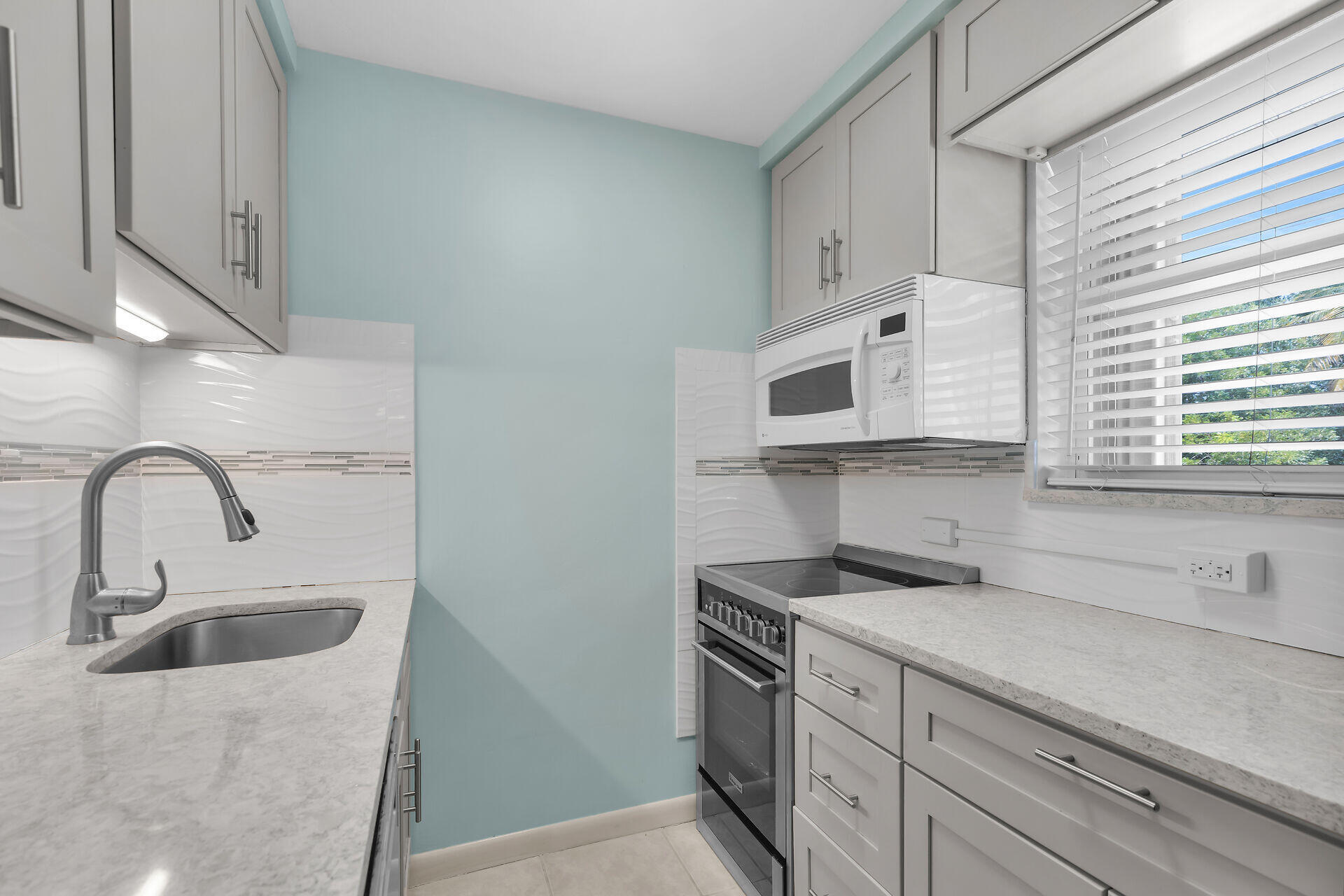 5301 Ocean Terrace Apt 2 Property Photo 11