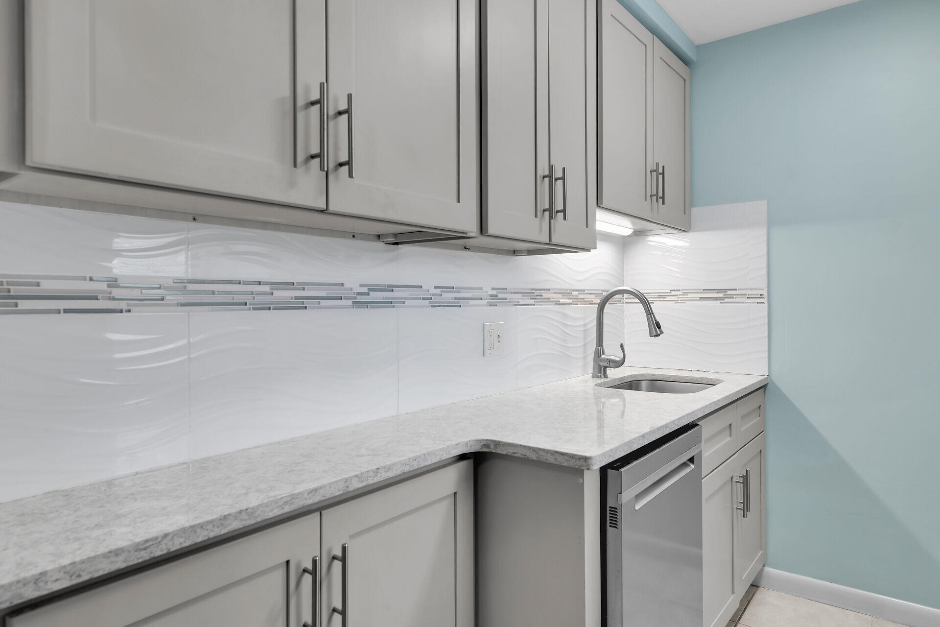 5301 Ocean Terrace Apt 2 Property Photo 12