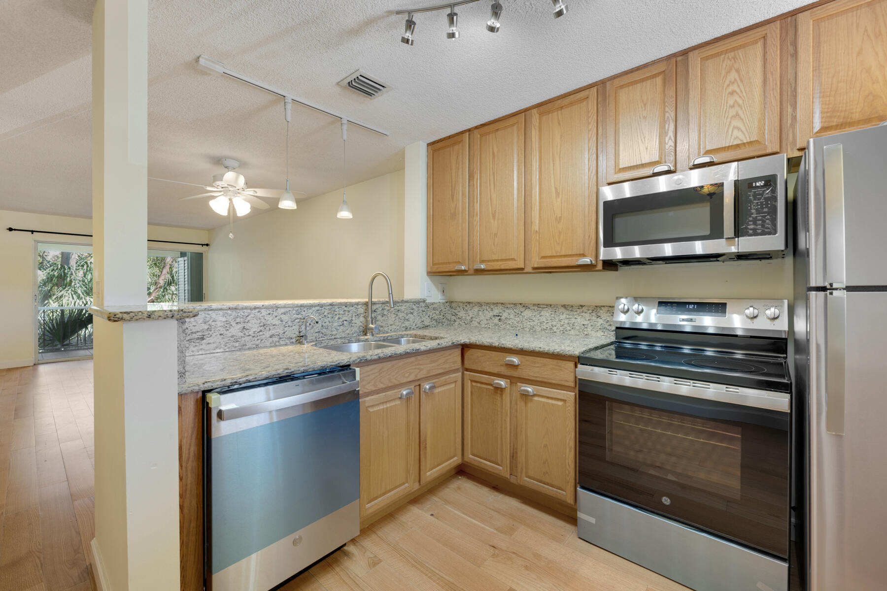 98202 Windward Avenue Property Photo 6