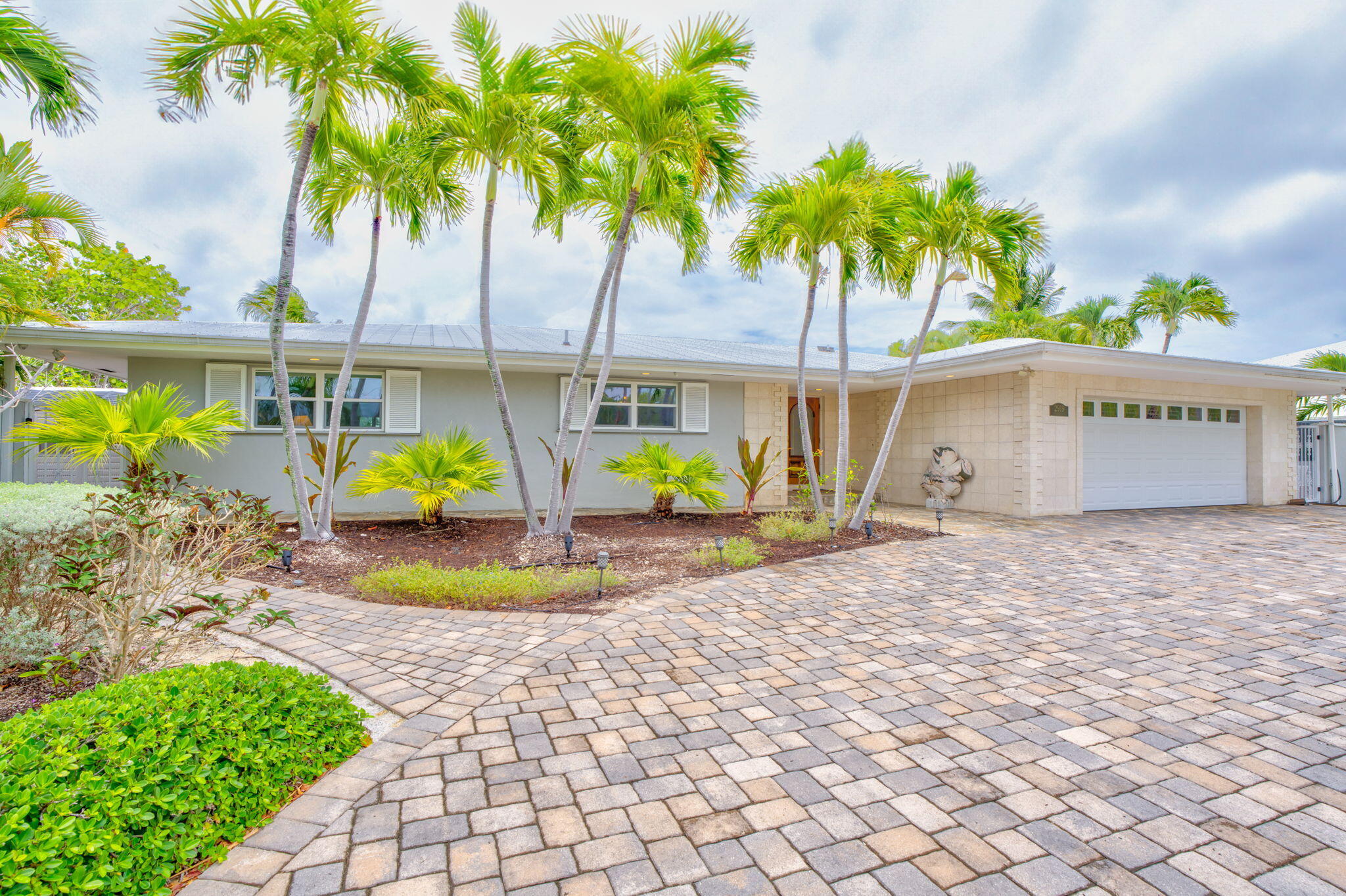 2919 Sombrero Boulevard Property Photo 3