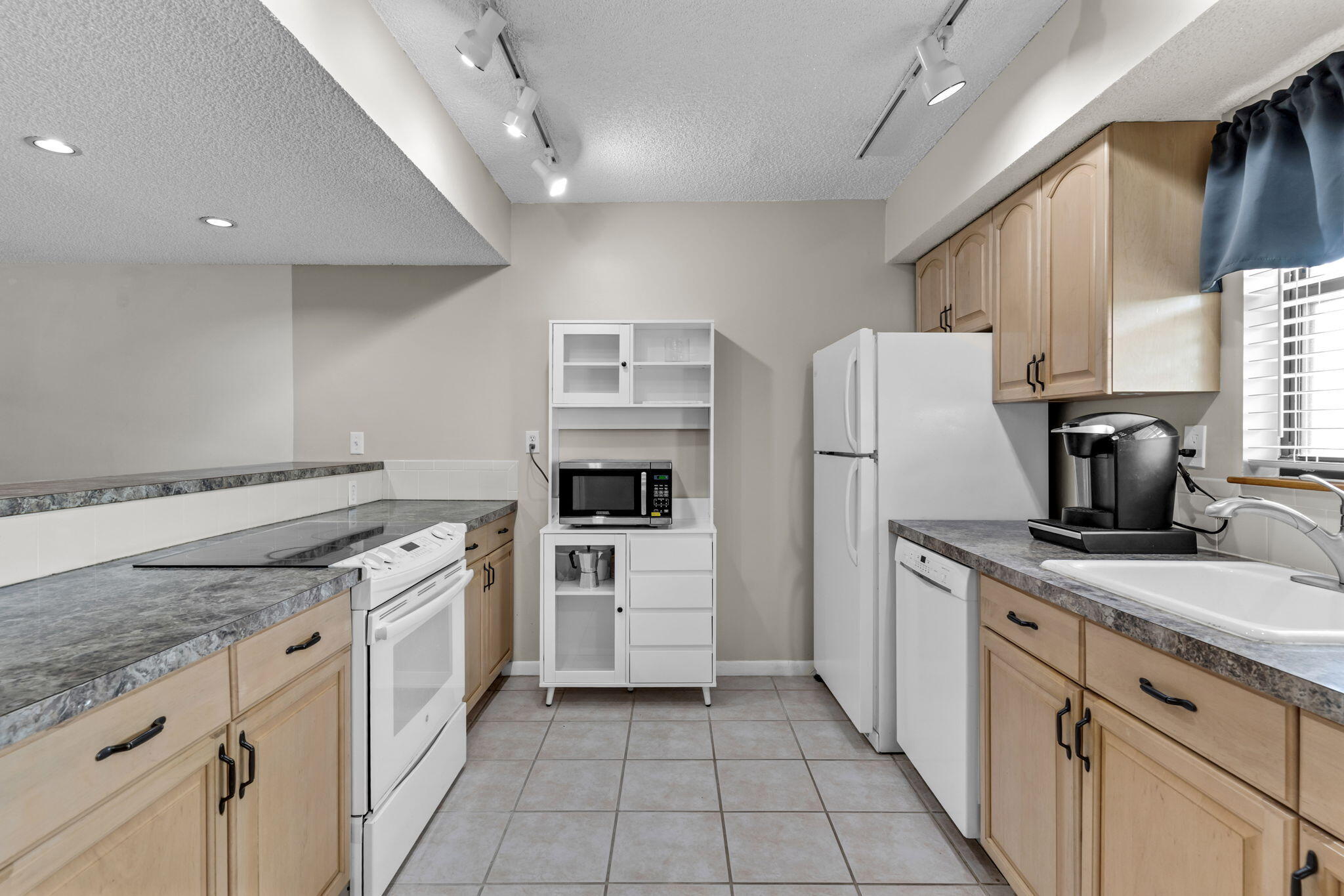 87455 Old Highway 247 Property Photo 10