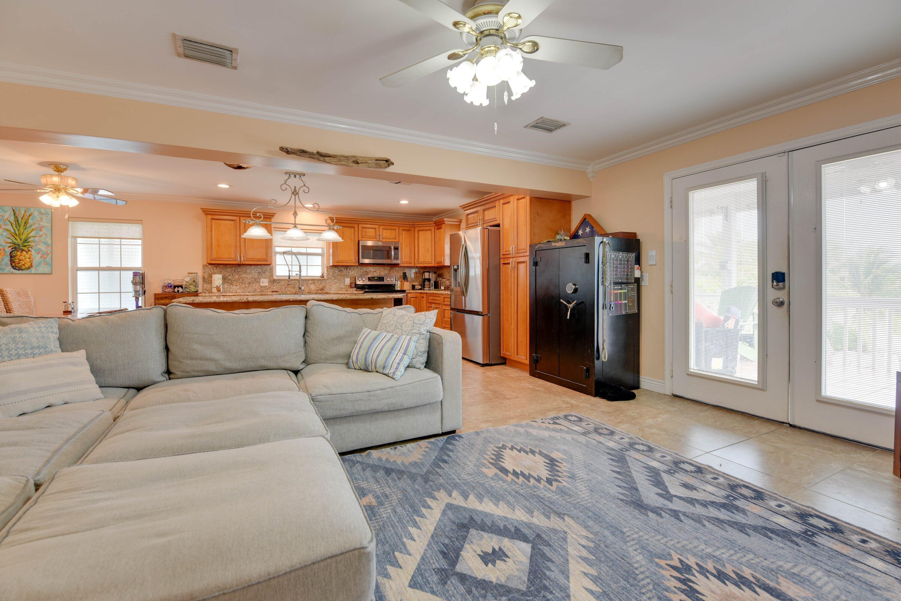 706 E Caribbean Drive Property Photo 6