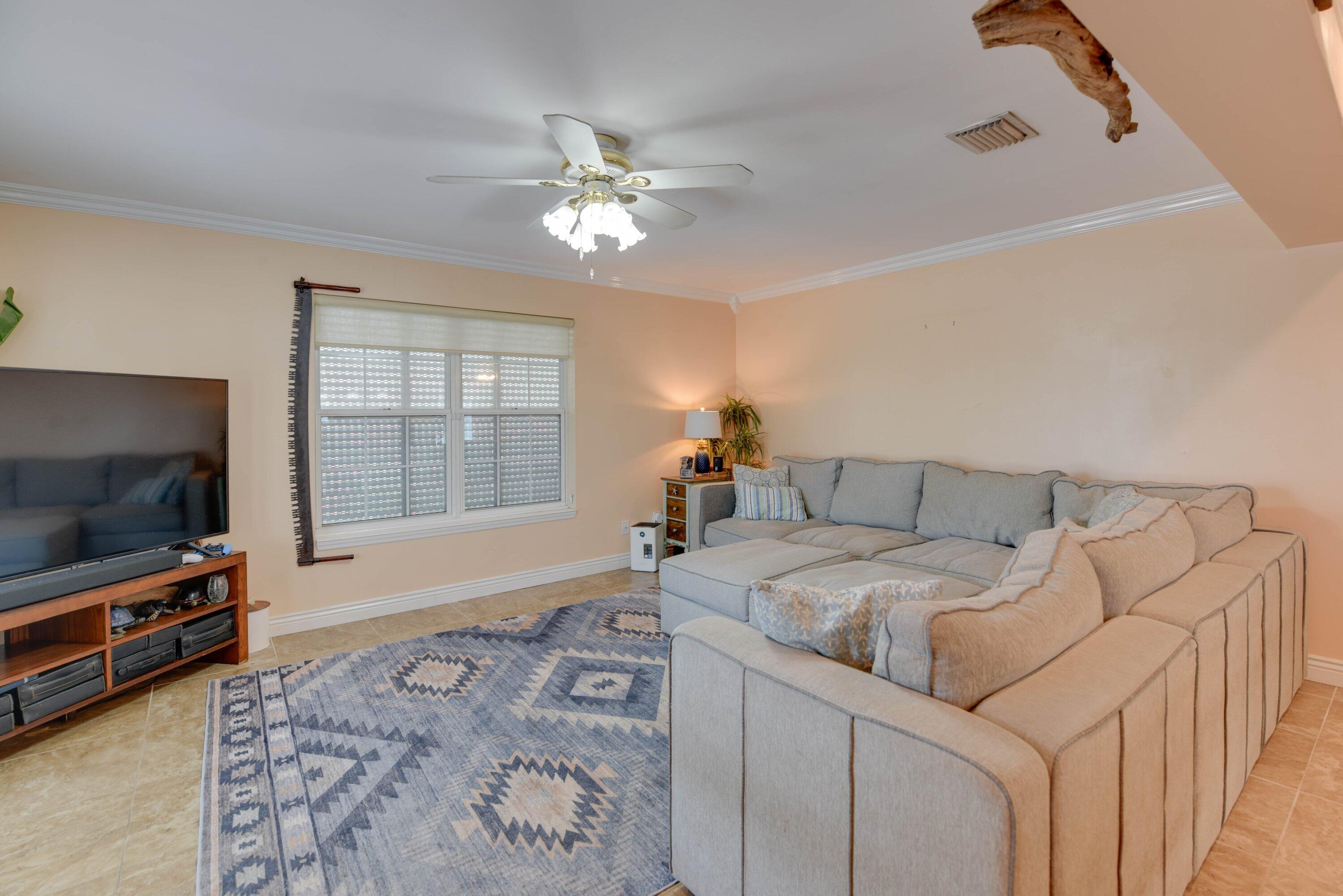 706 E Caribbean Drive Property Photo 8