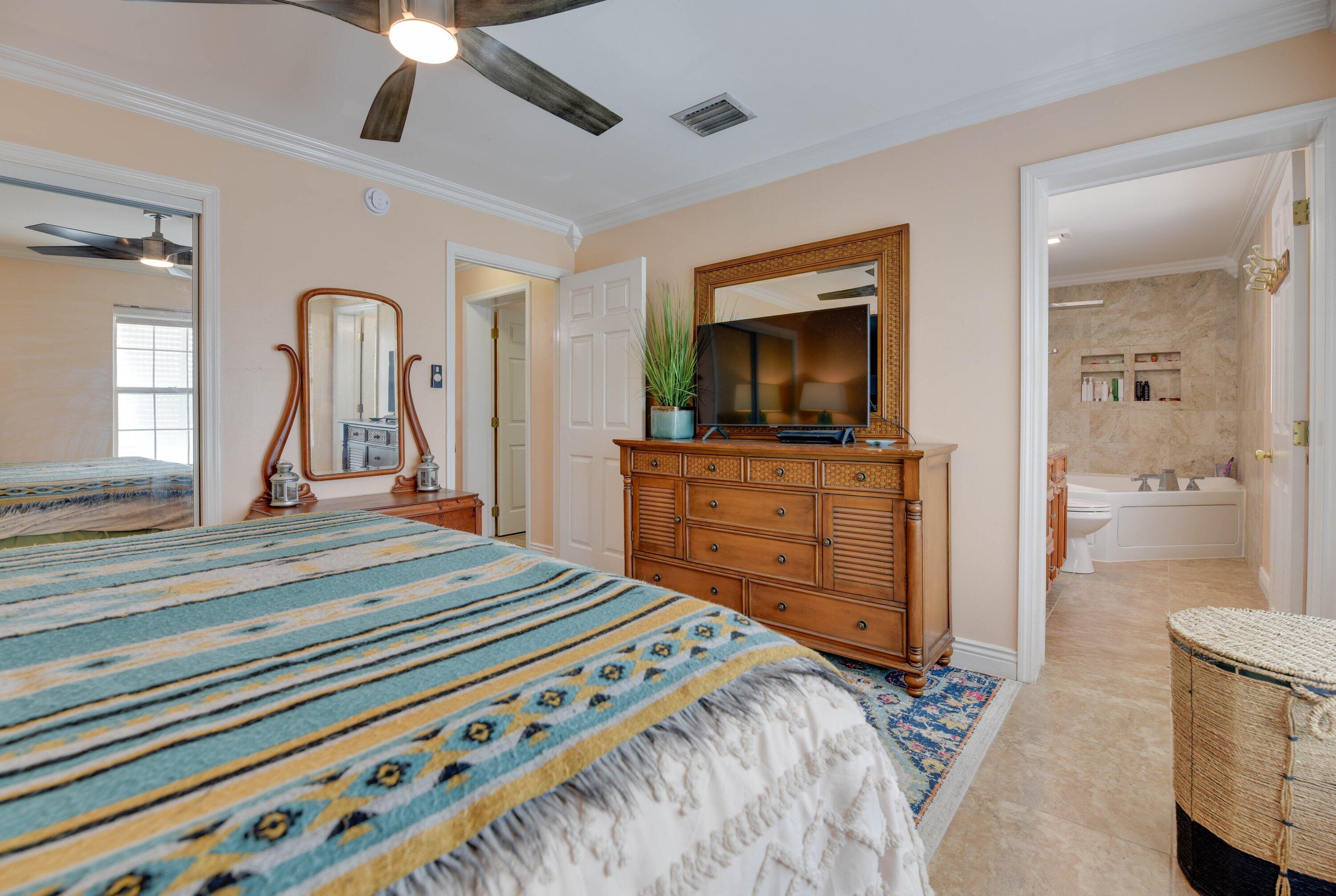 706 E Caribbean Drive Property Photo 10