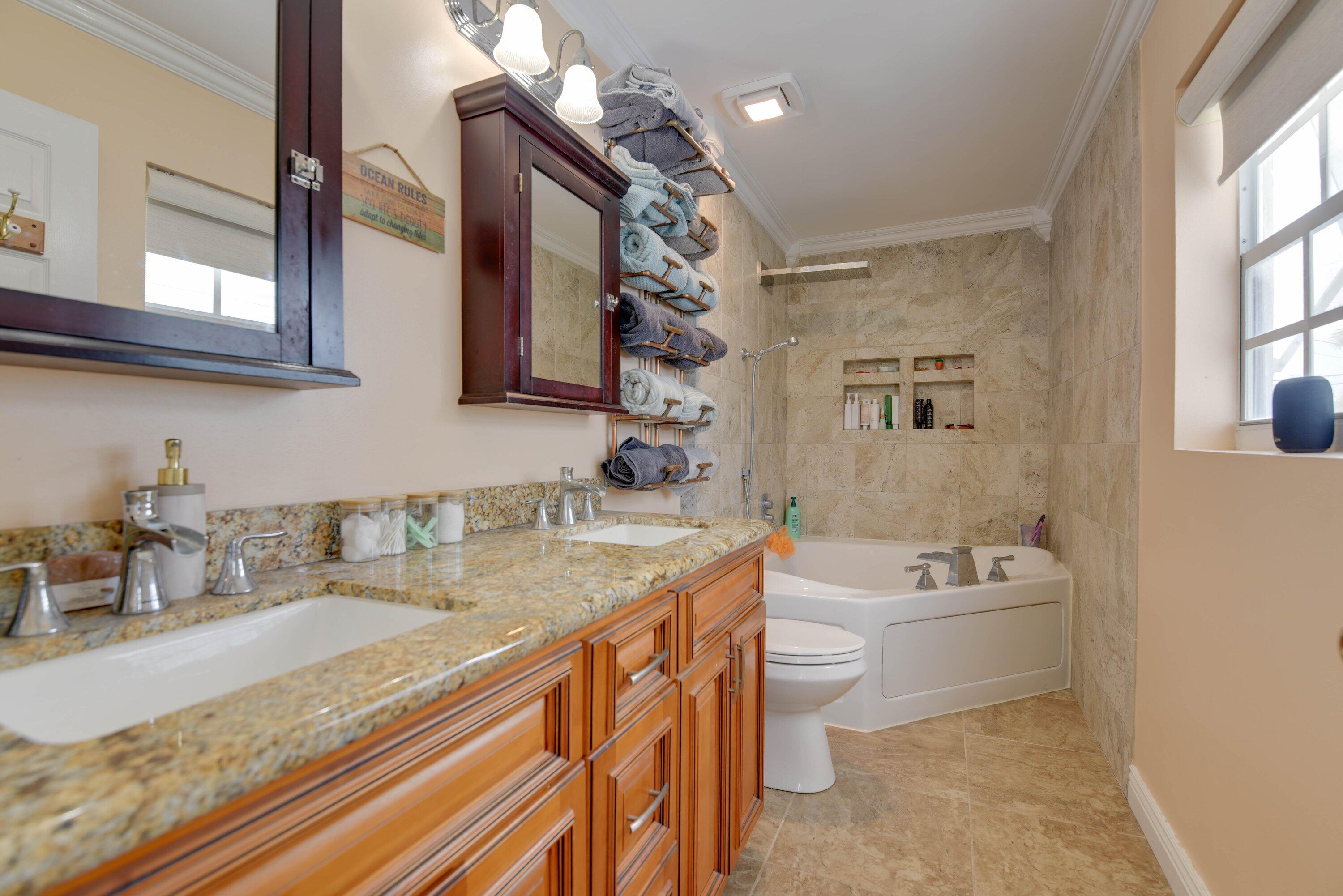 706 E Caribbean Drive Property Photo 11
