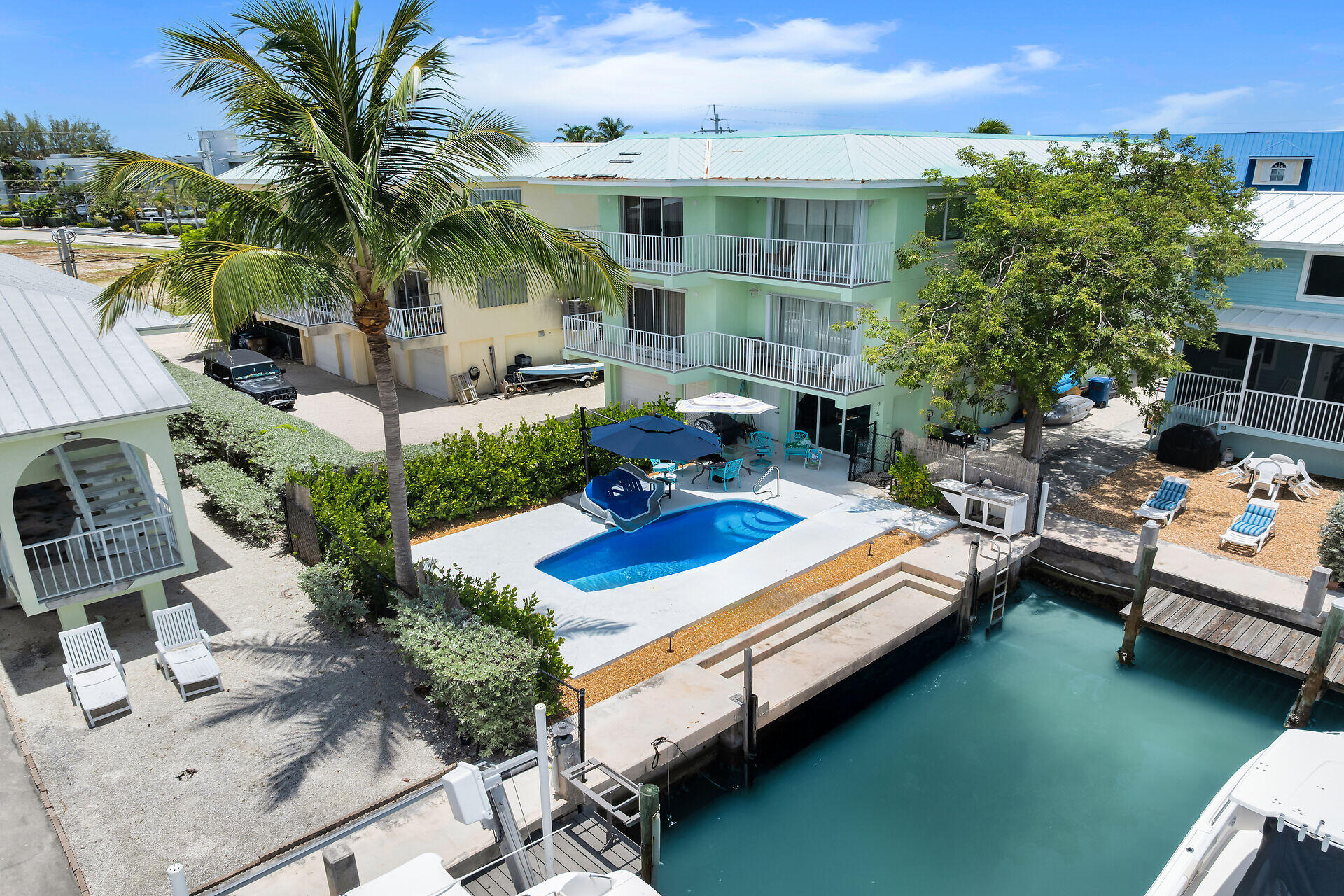 315 E Ocean Drive Property Photo 2
