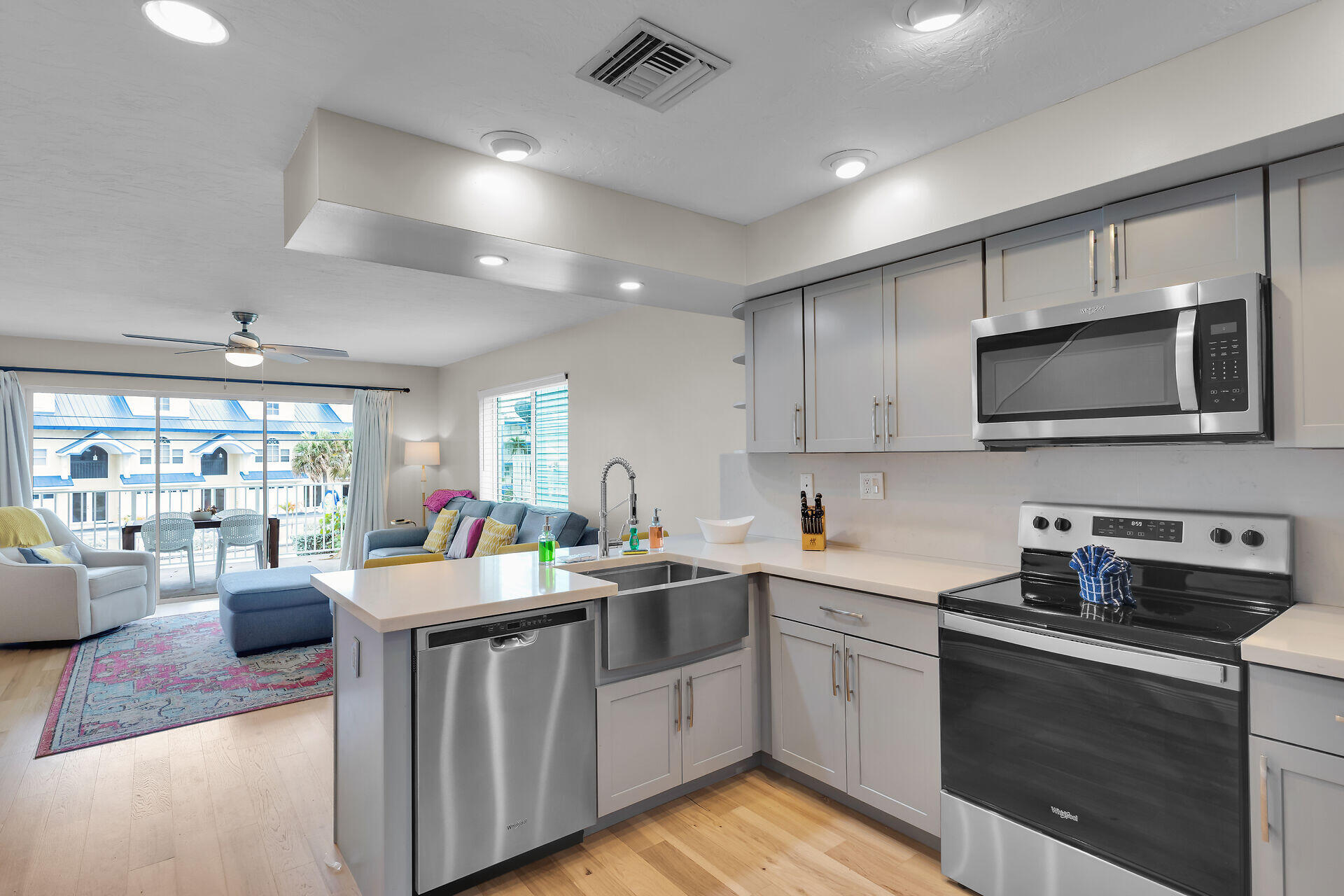 315 E Ocean Drive Property Photo 9