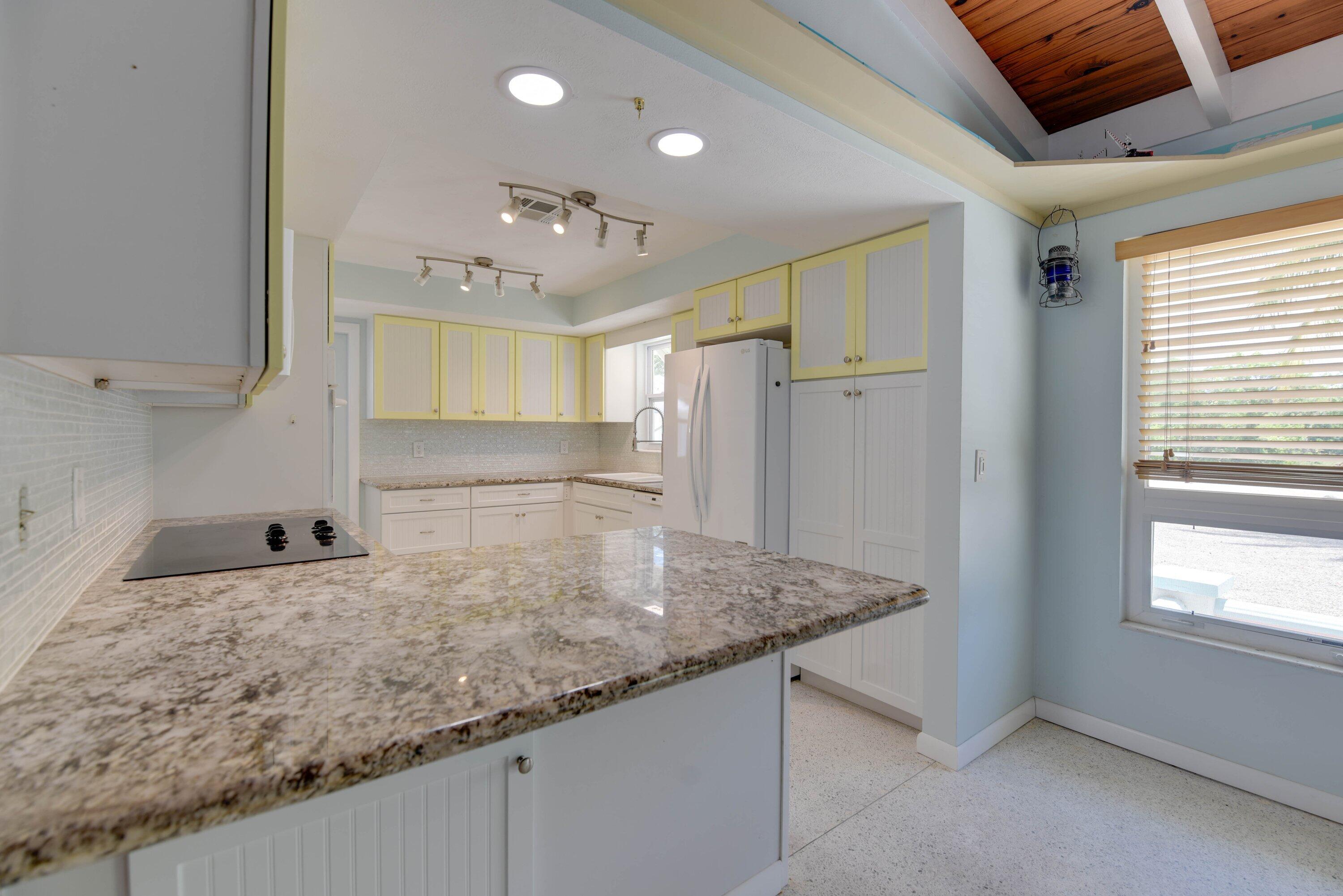 466 W Shore Drive Property Photo 6