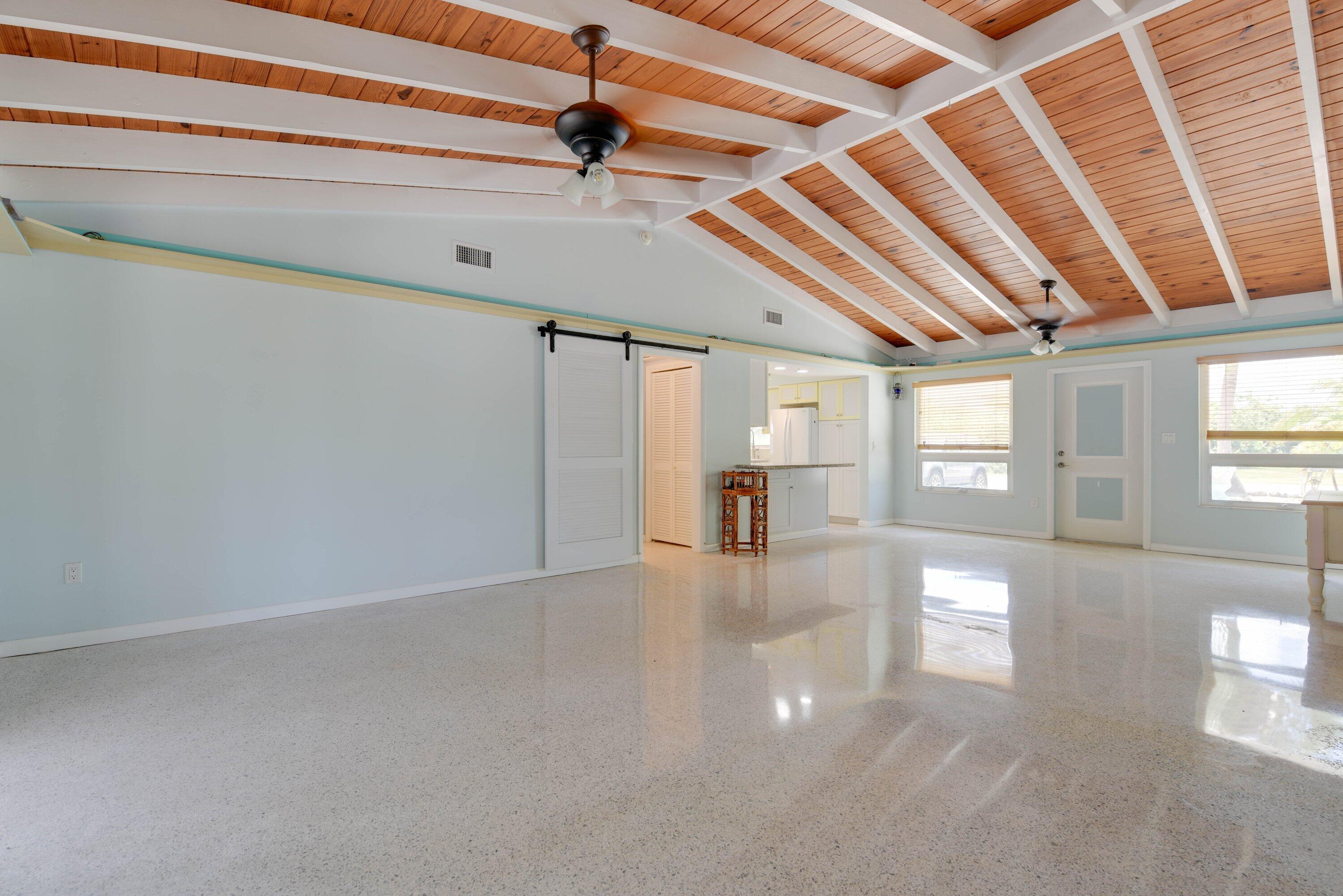 466 W Shore Drive Property Photo 8