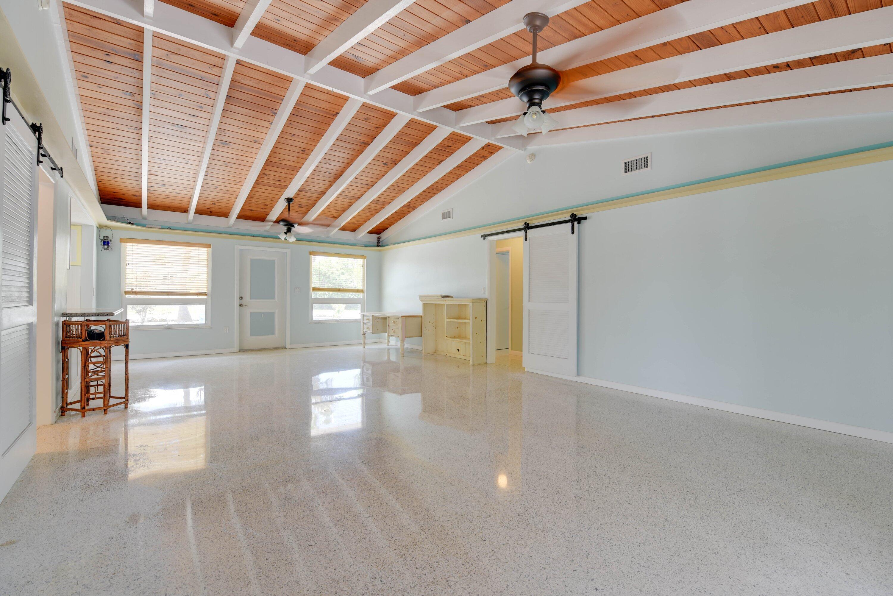 466 W Shore Drive Property Photo 9