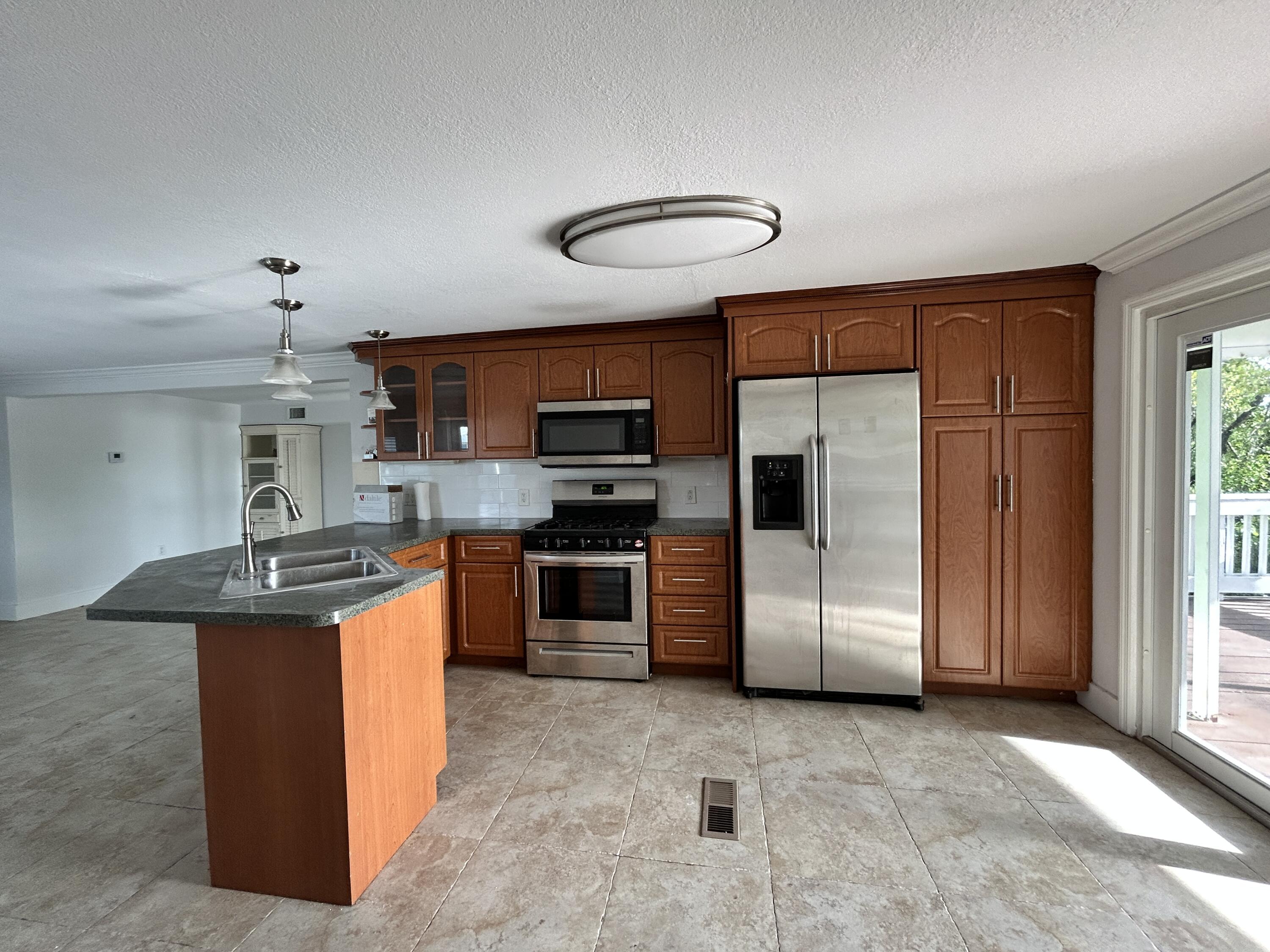 100 Sunset Lane Property Photo 10