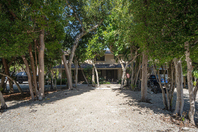 96000 Overseas Highway Apt D2 Property Photo 4