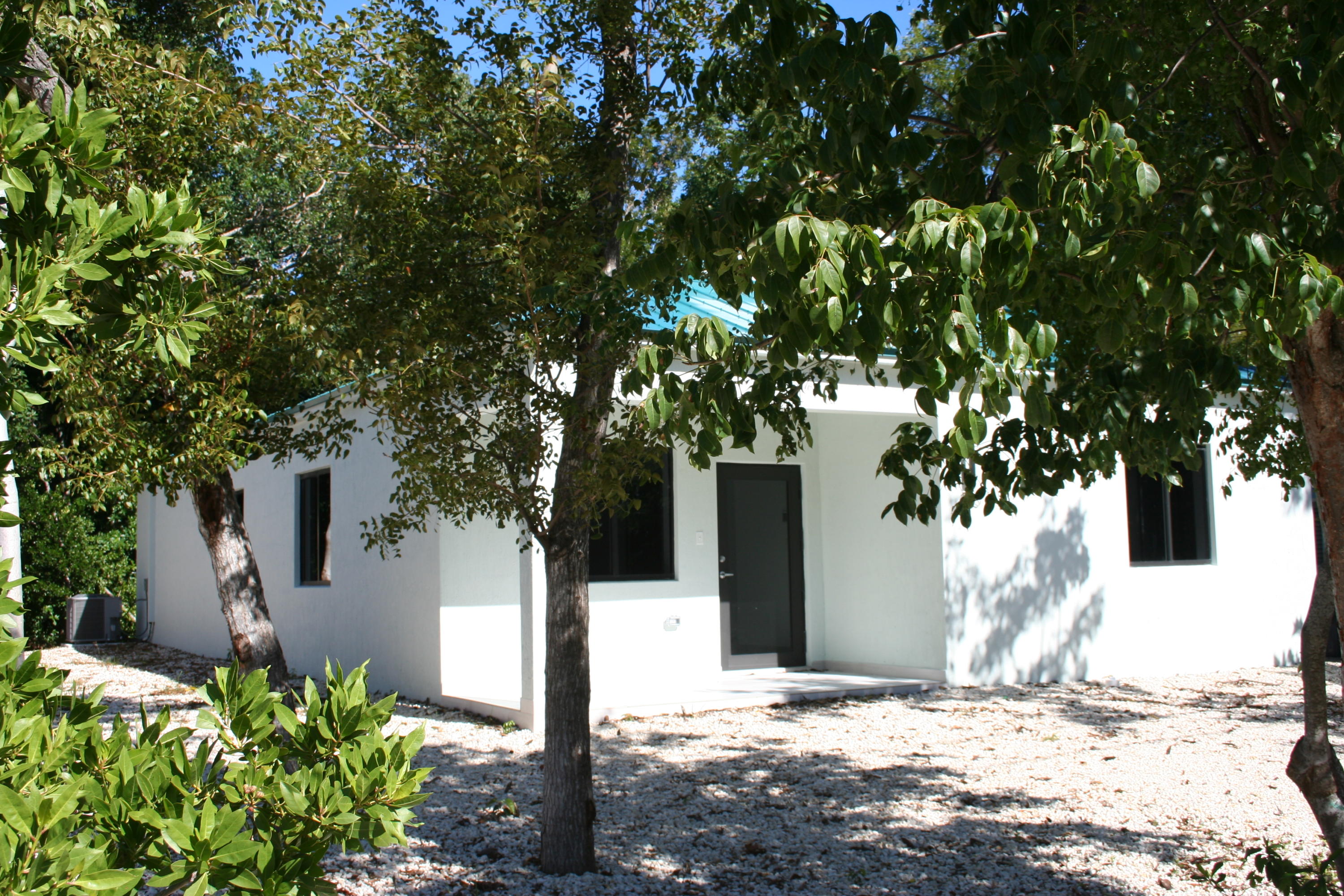 106 S Bay Harbor Drive Property Photo 2