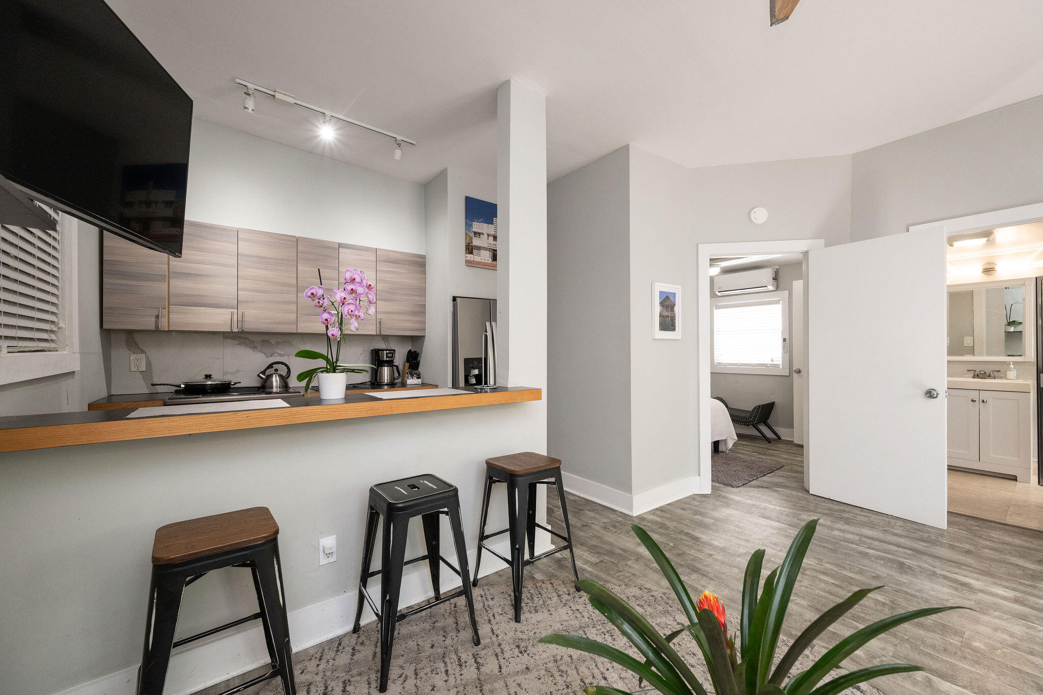 1126 Grinnell Street Property Photo 6