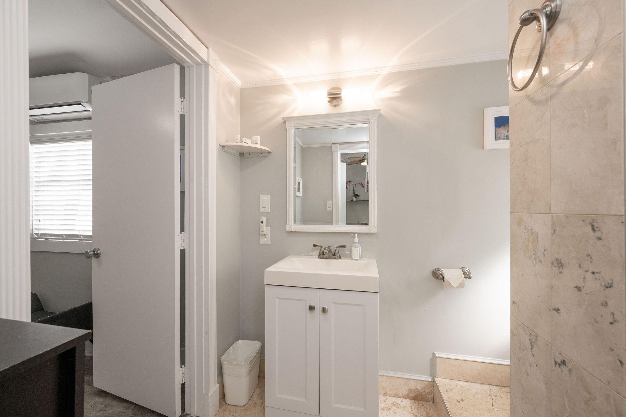 1126 Grinnell Street Property Photo 13