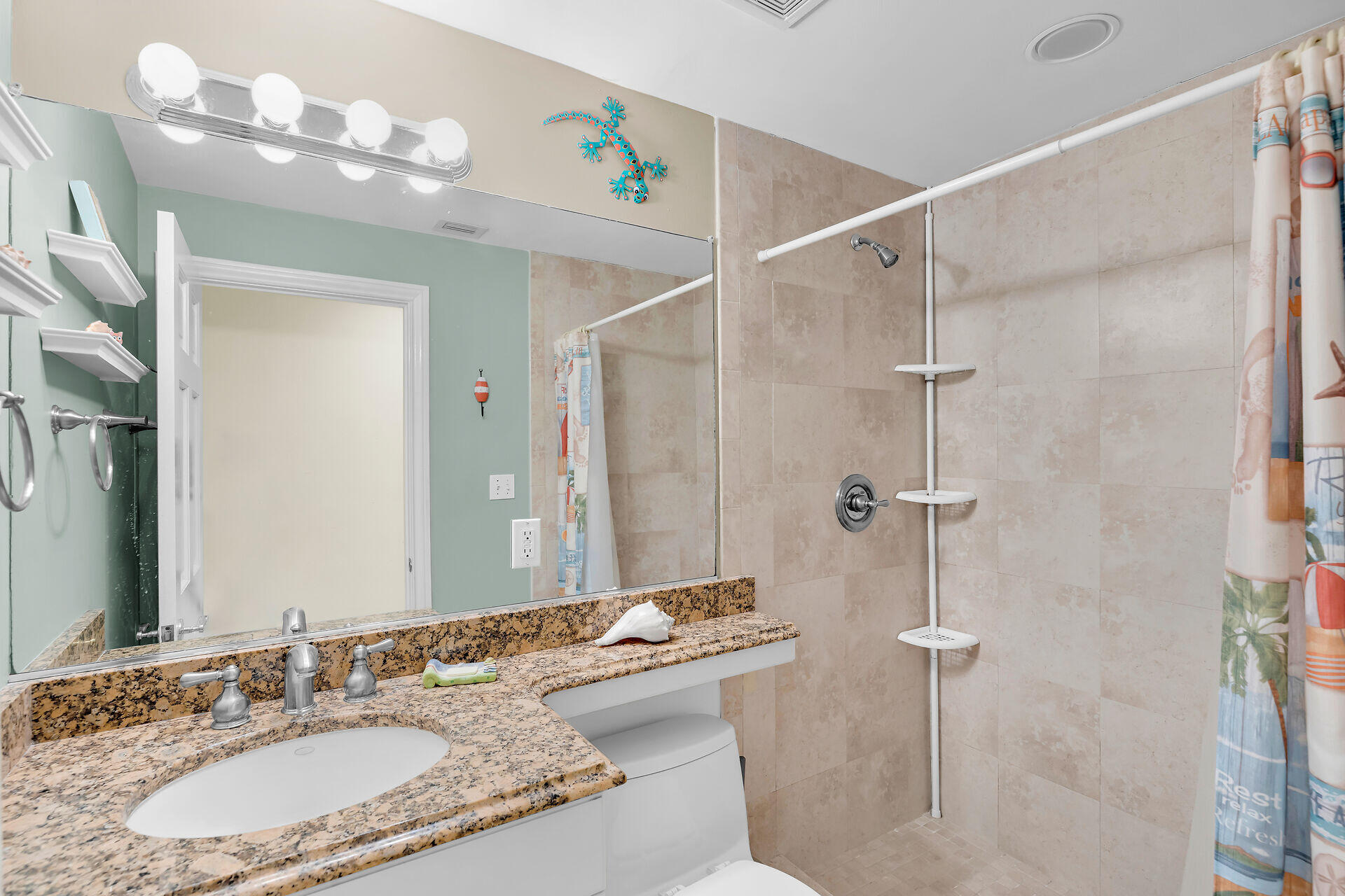271 3rd Street Property Photo 16