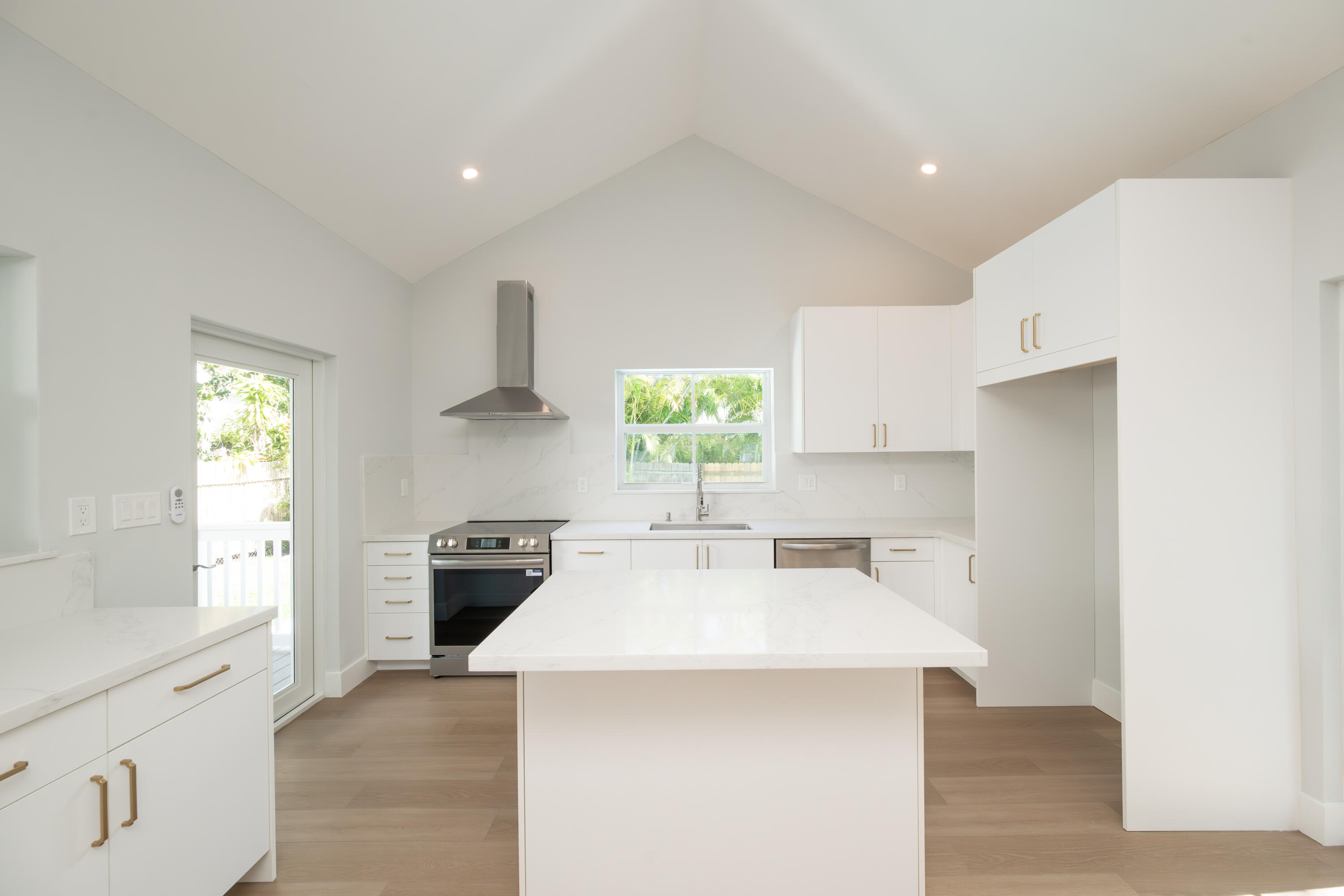 1315 William Street Property Photo 10