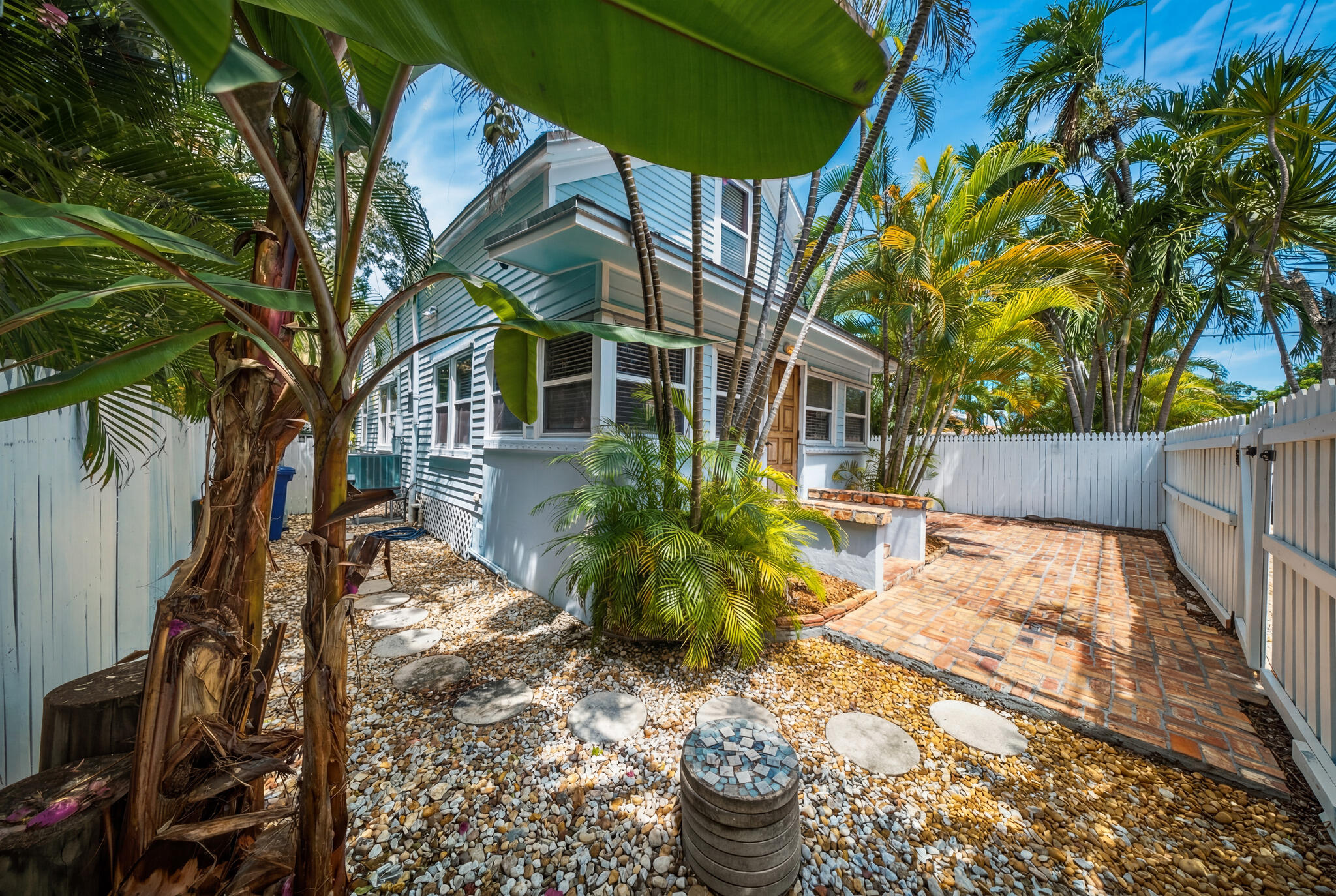 1222 Florida Street Property Photo 3