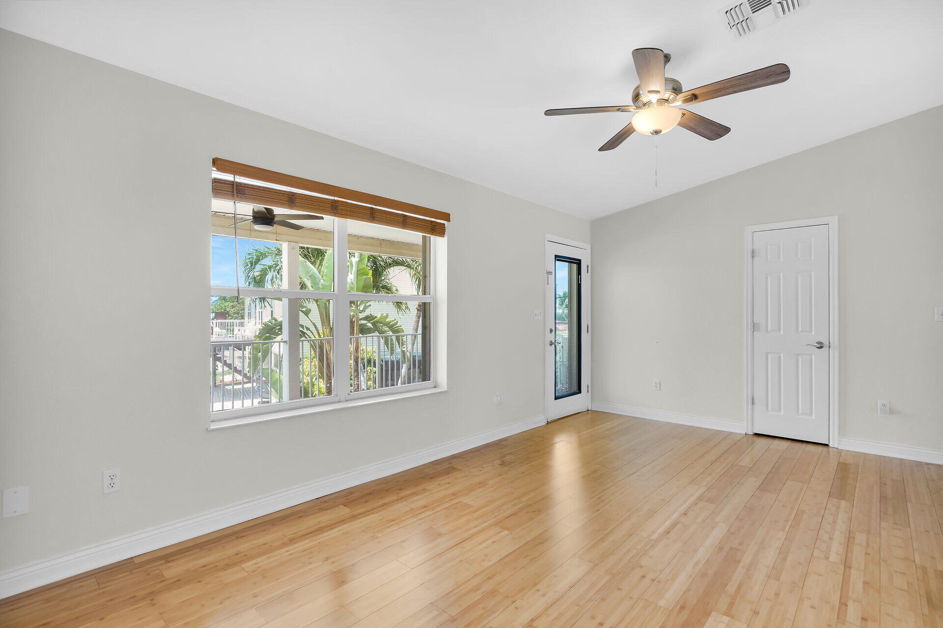 496 James Avenue Property Photo 5