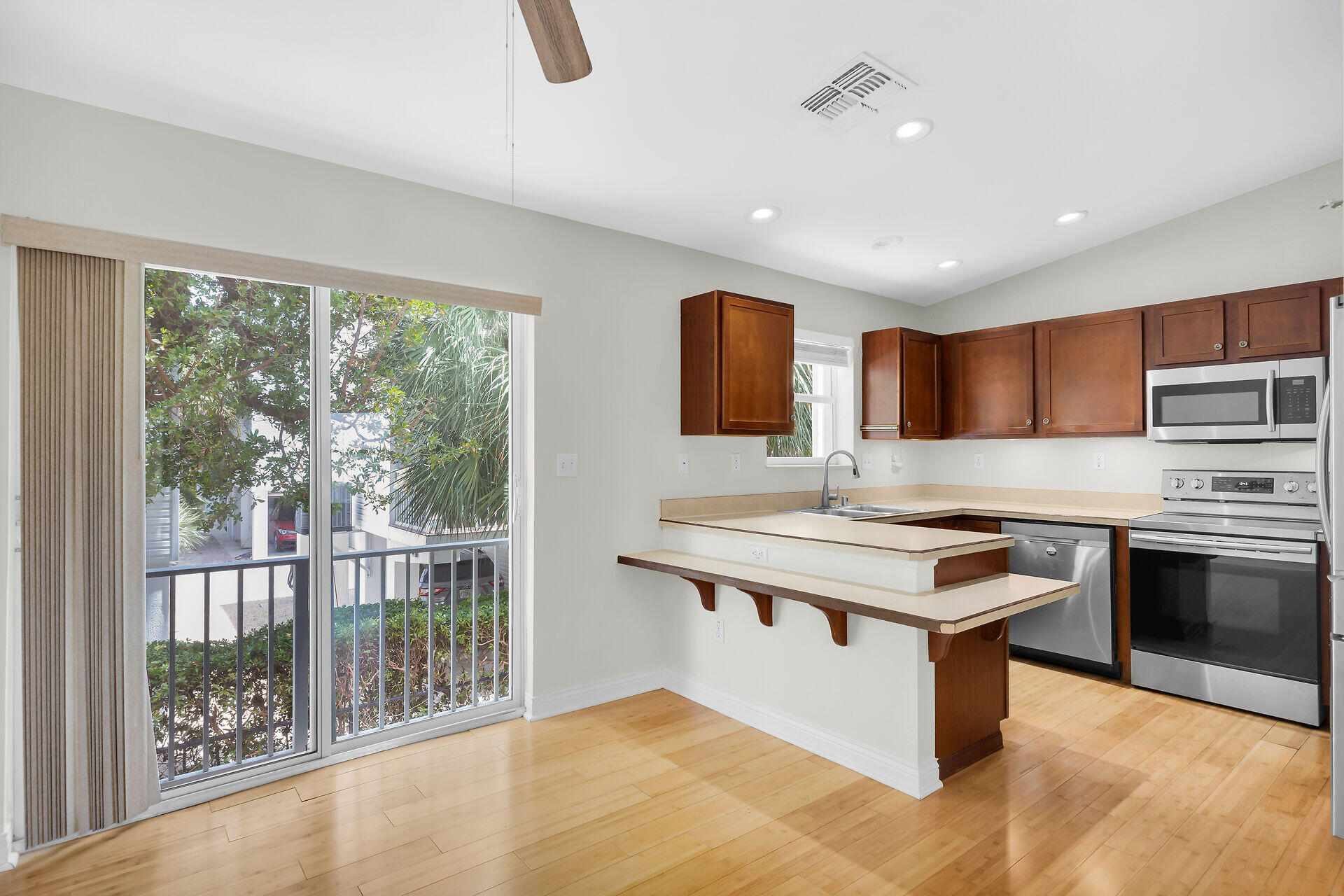 496 James Avenue Property Photo 8
