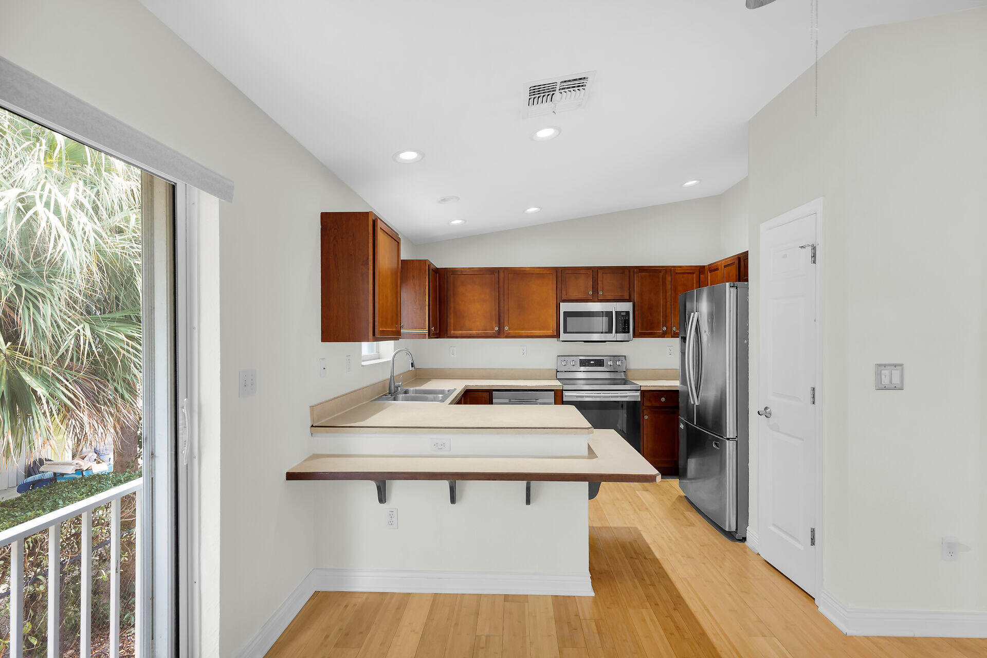 496 James Avenue Property Photo 9