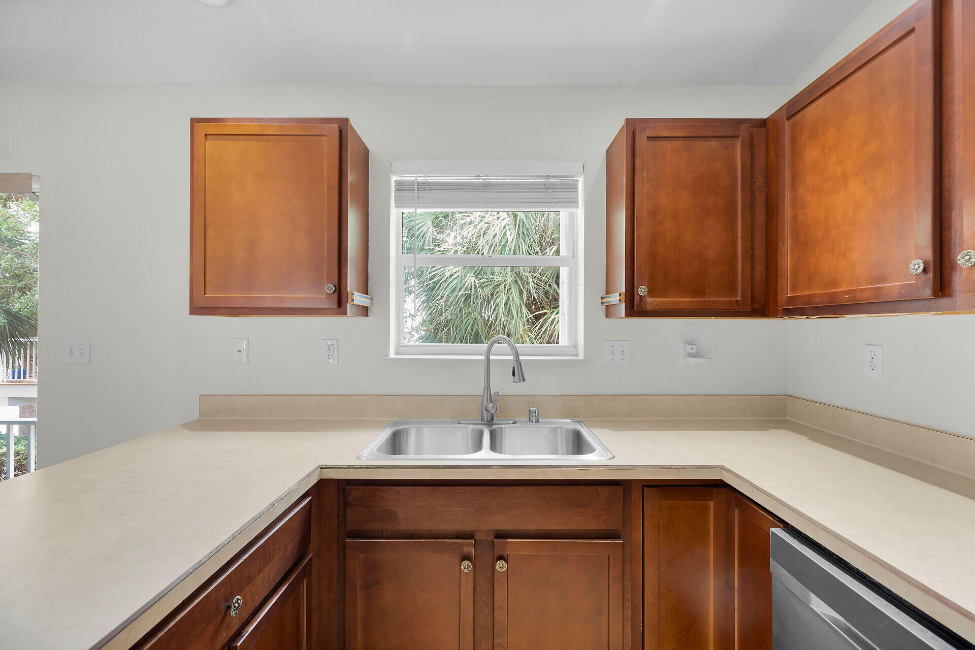 496 James Avenue Property Photo 10