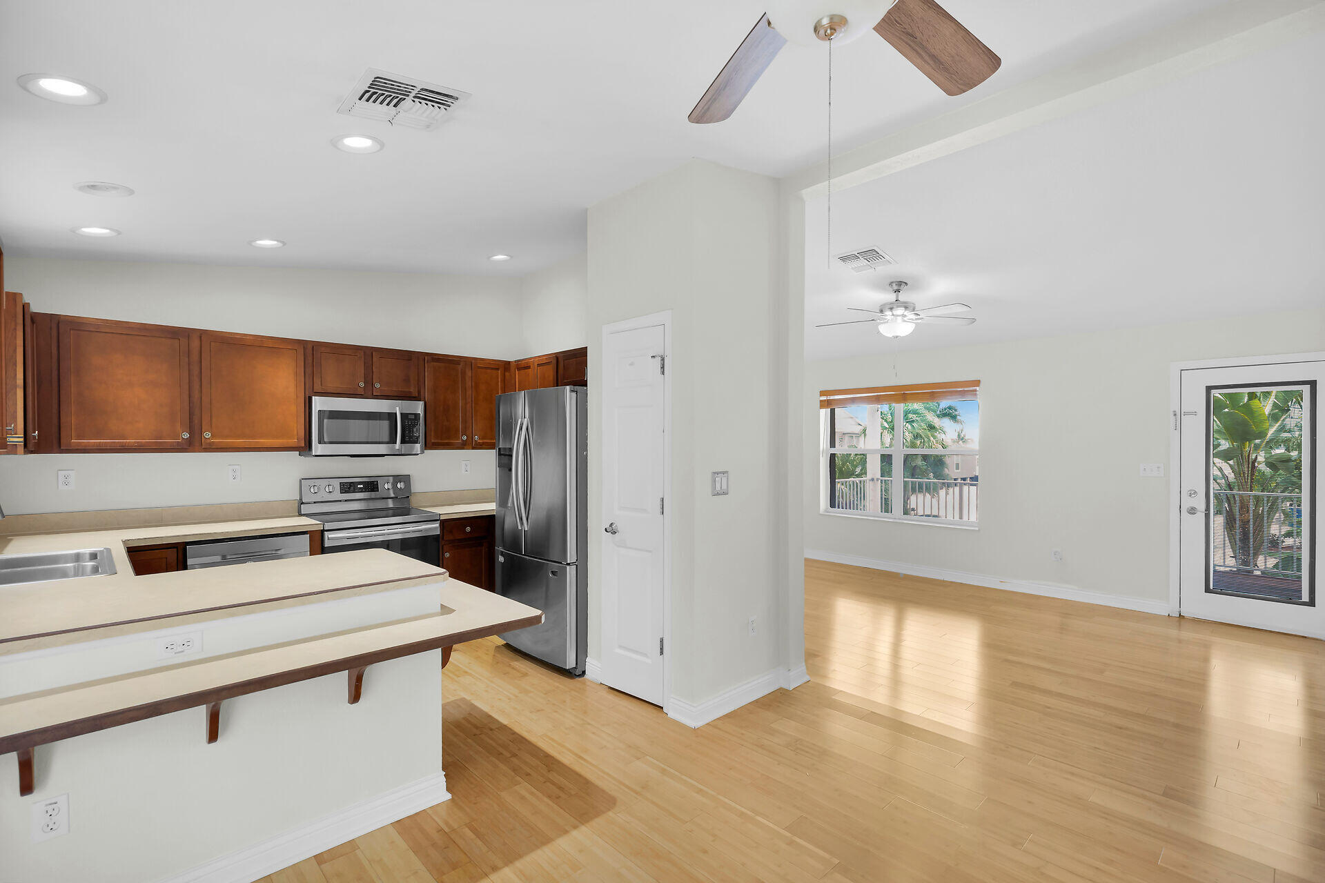 496 James Avenue Property Photo 11