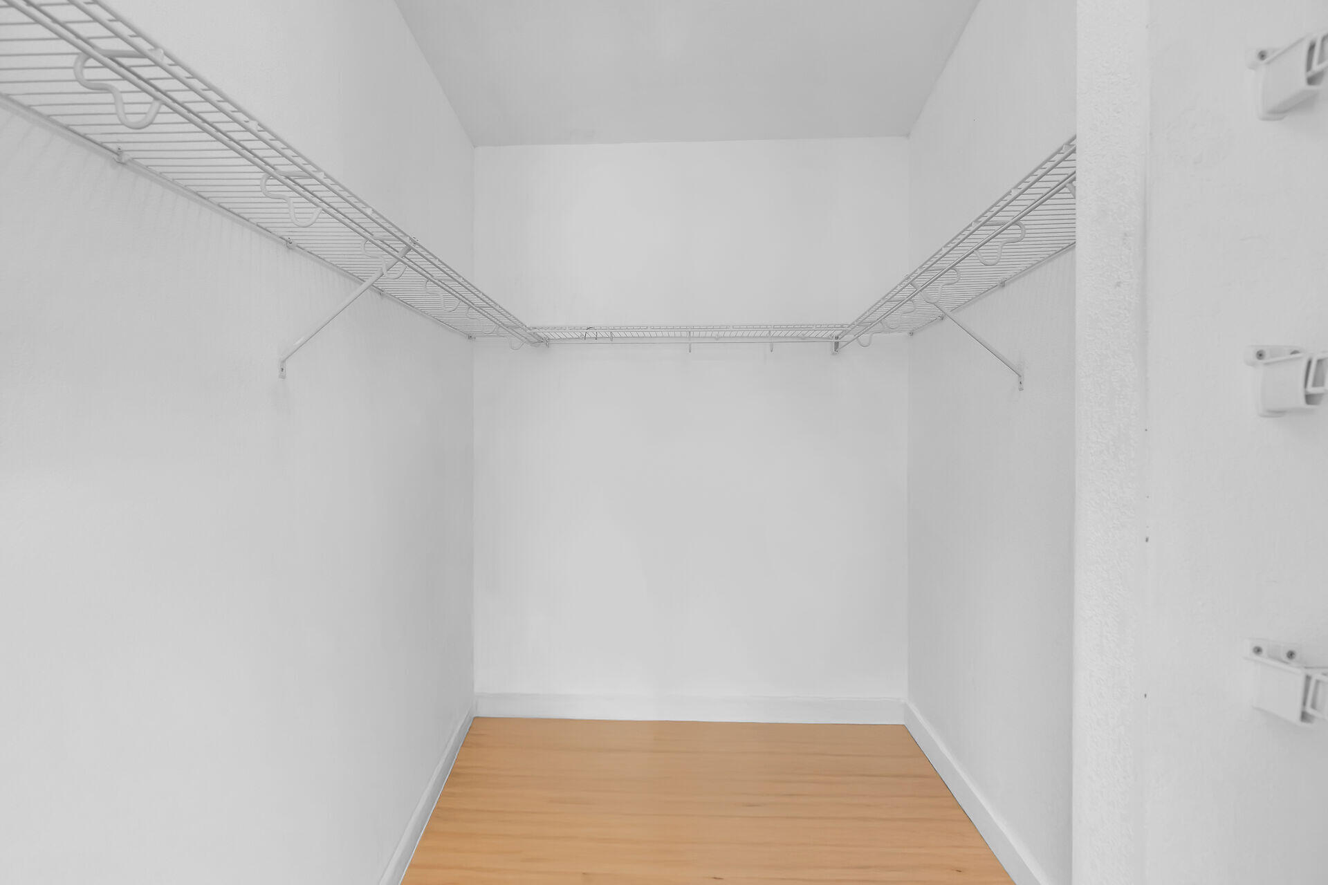 496 James Avenue Property Photo 14
