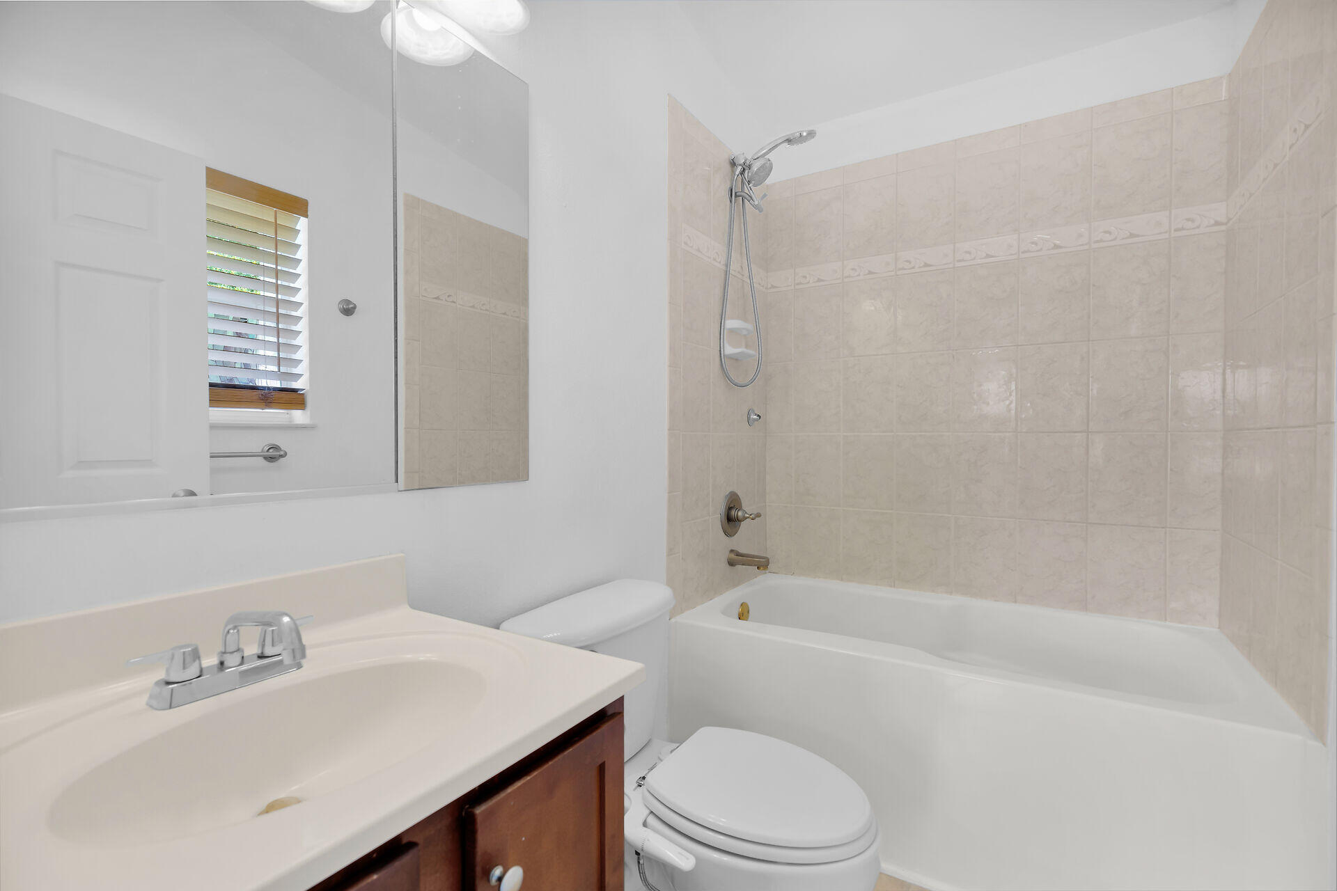 496 James Avenue Property Photo 15