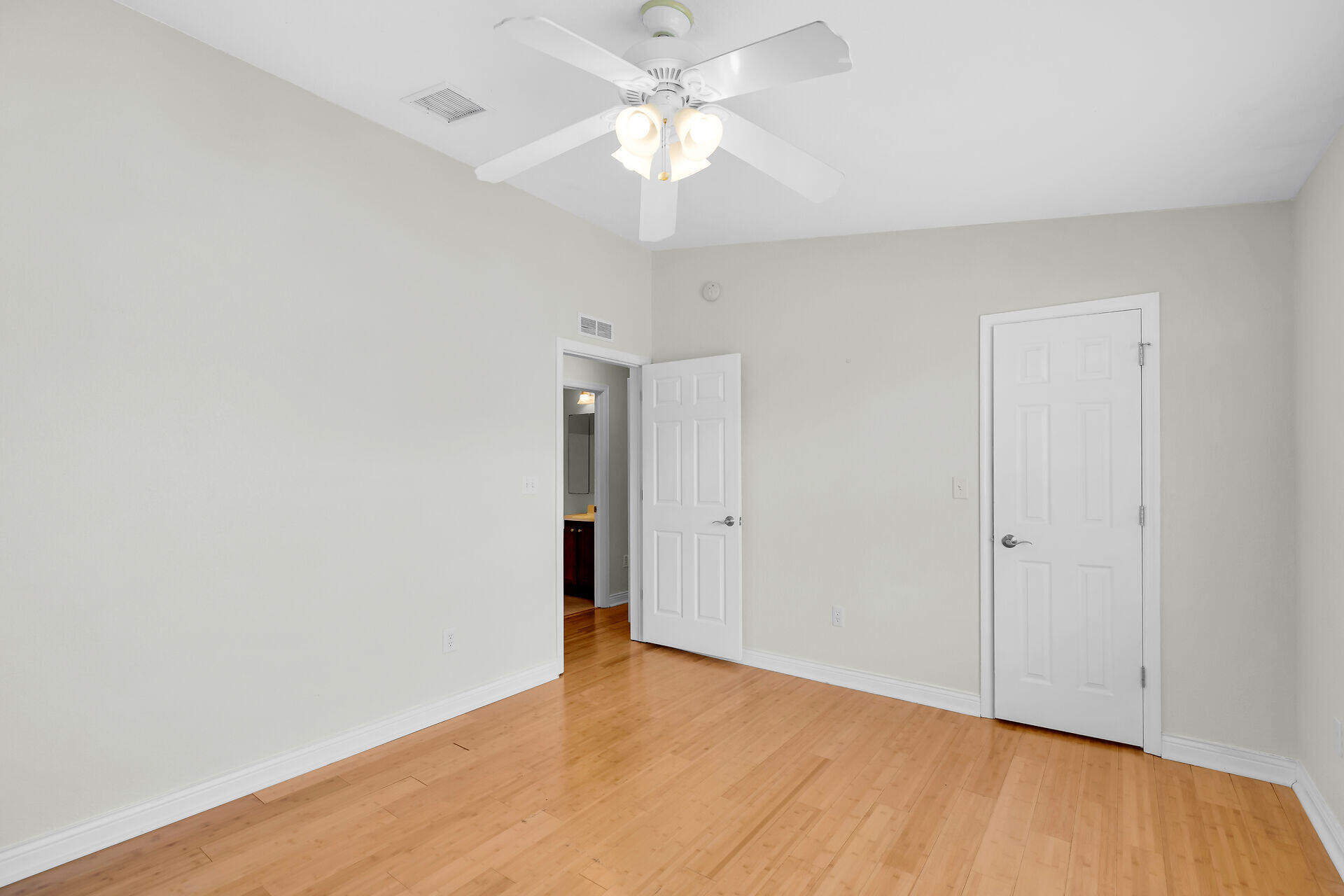 496 James Avenue Property Photo 16